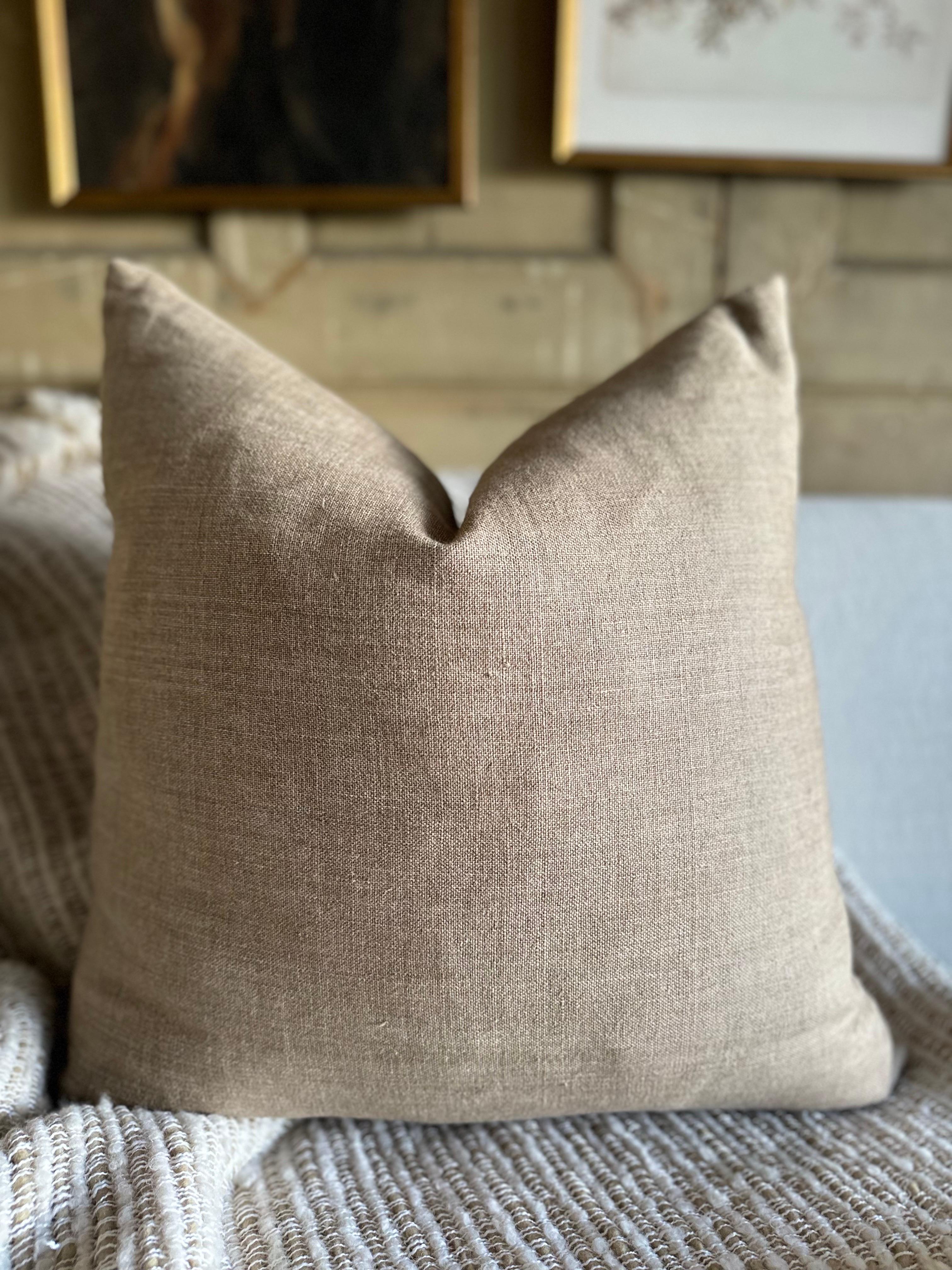 Linen pillow in a coco brown color with a wash finish.
Antique Brass Zipper closure
Overlocked seams.
Includes Down Feather Insert
Color: coco brown
Size: 22x22
51,000 Double Rubs
Extremely soft to the hand.
Care: Can be machine washed, dry cleaning