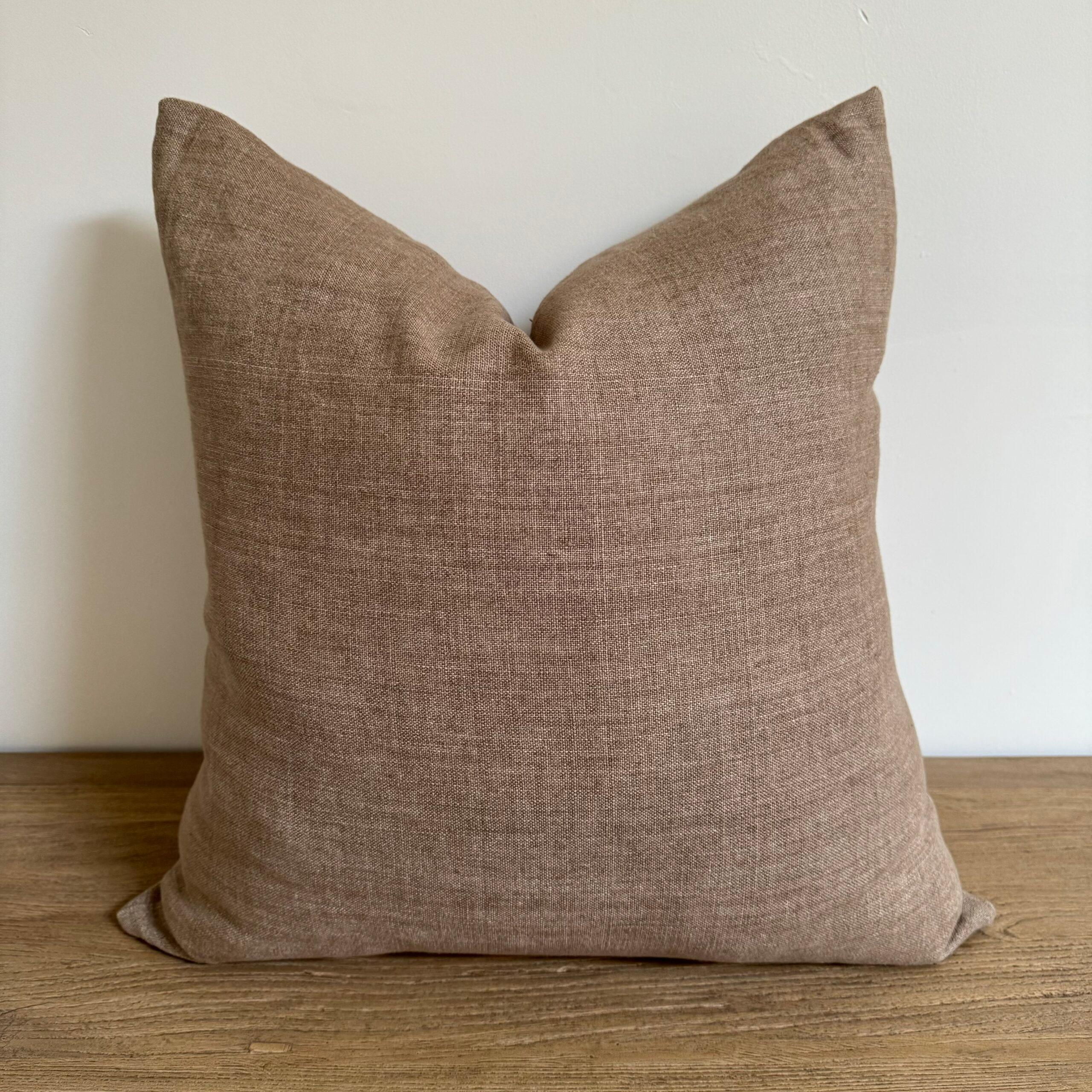 Linen pillow in a coco brown color with a wash finish.
Antique Brass Zipper closure
Overlocked seams.
Includes Down Feather Insert
Color: coco brown
Size: 22x22
51,000 Double Rubs
Extremely soft to the hand.
Care: Can be machine washed, dry cleaning