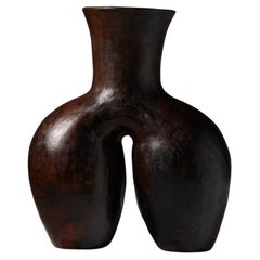 "Coco buttocks" vase