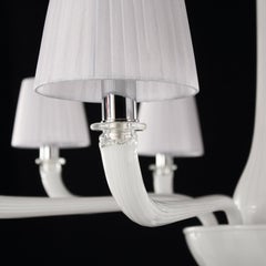 Lustre 9 bras de lumière blanc avec abat-jour en verre de Murano blanc Coco de Multiforme