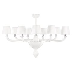 Lampadario 9 bracci in vetro di Murano incamiciato bianco, paralumi di Multiforme in stock