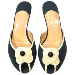 Coco Chanel Sandalias de tacón bajo Camelia