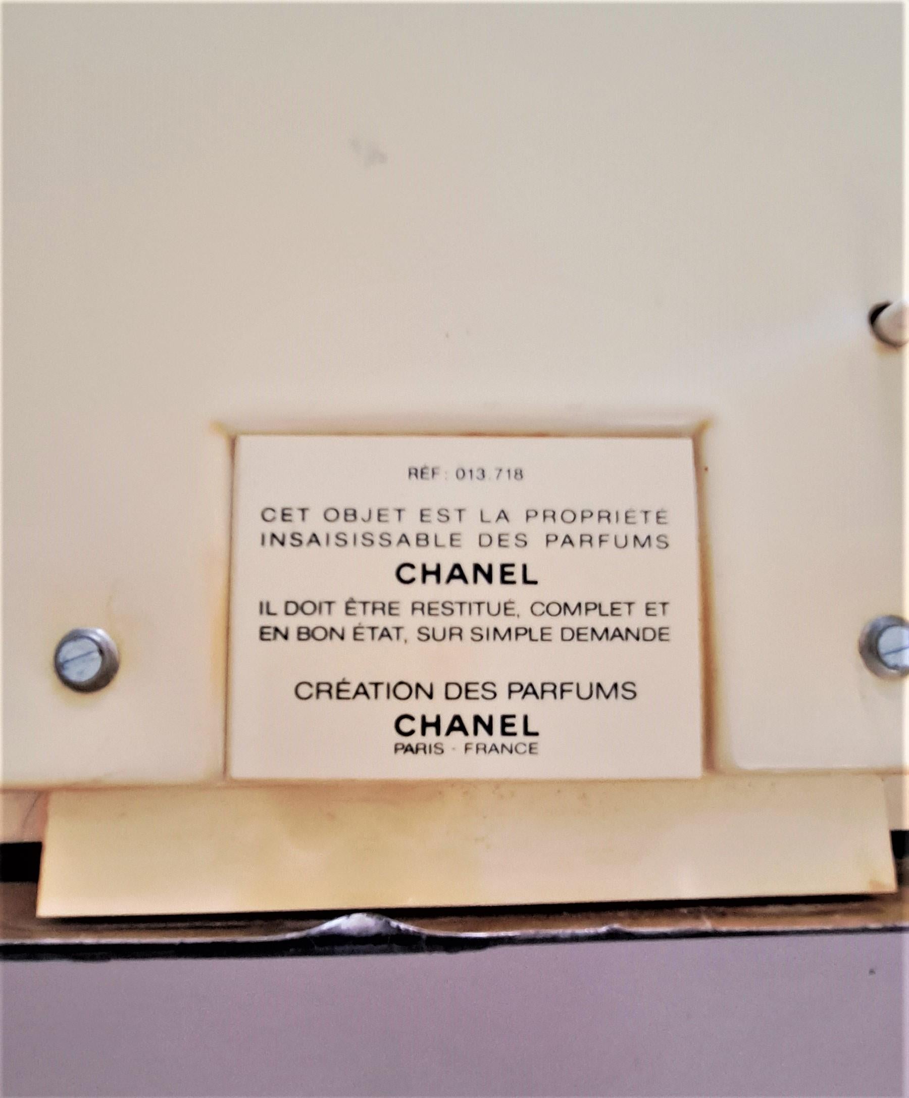 Coco Chanel Parfüm Leuchtkasten Anzeige 1988 Inés de la Fressange für Coco Chanel für Damen oder Herren im Angebot