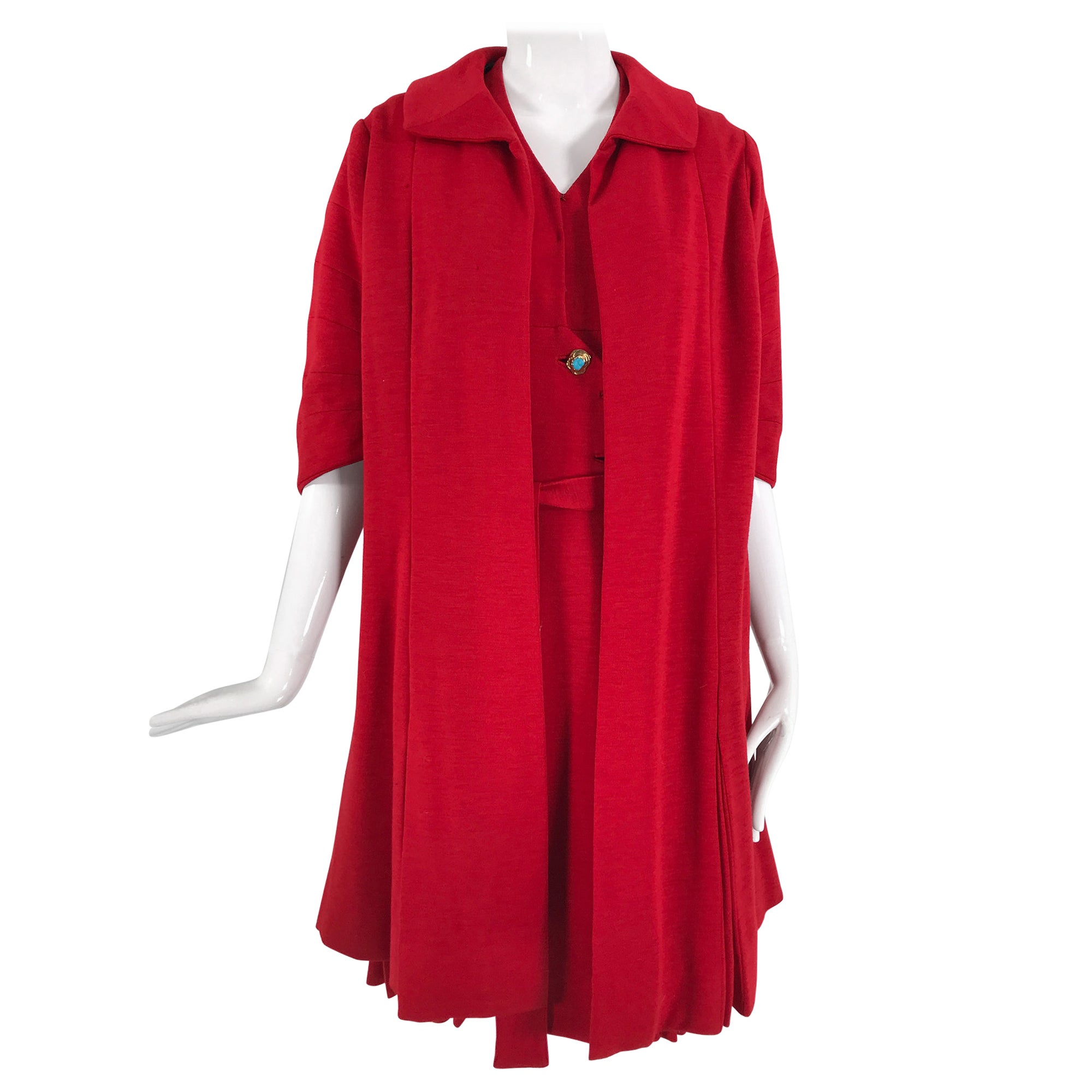 Coco Chanel Vestido y abrigo rojos de alta costura de los años 50 de 2 piezas de punto de lana con botones joya en venta