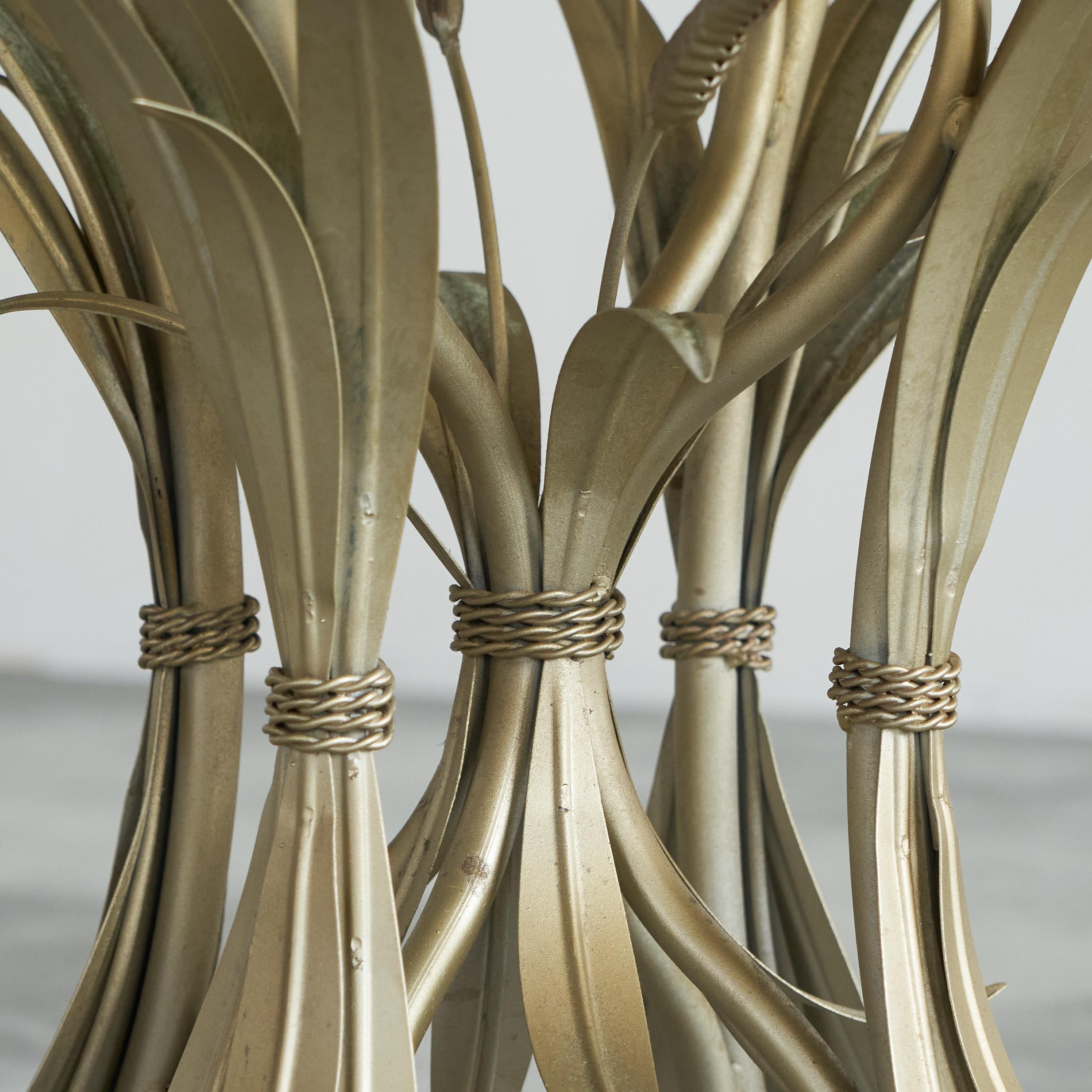 20ième siècle Table basse ou d'appoint Coco Chanel 'Sheaf of Wheat' avec plateau en verre mi-siècle en vente