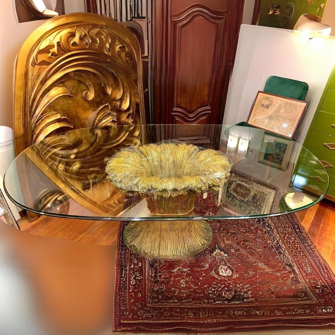 Mesa de comedor de madera dorada y cristal estilo Coco Chanel 10