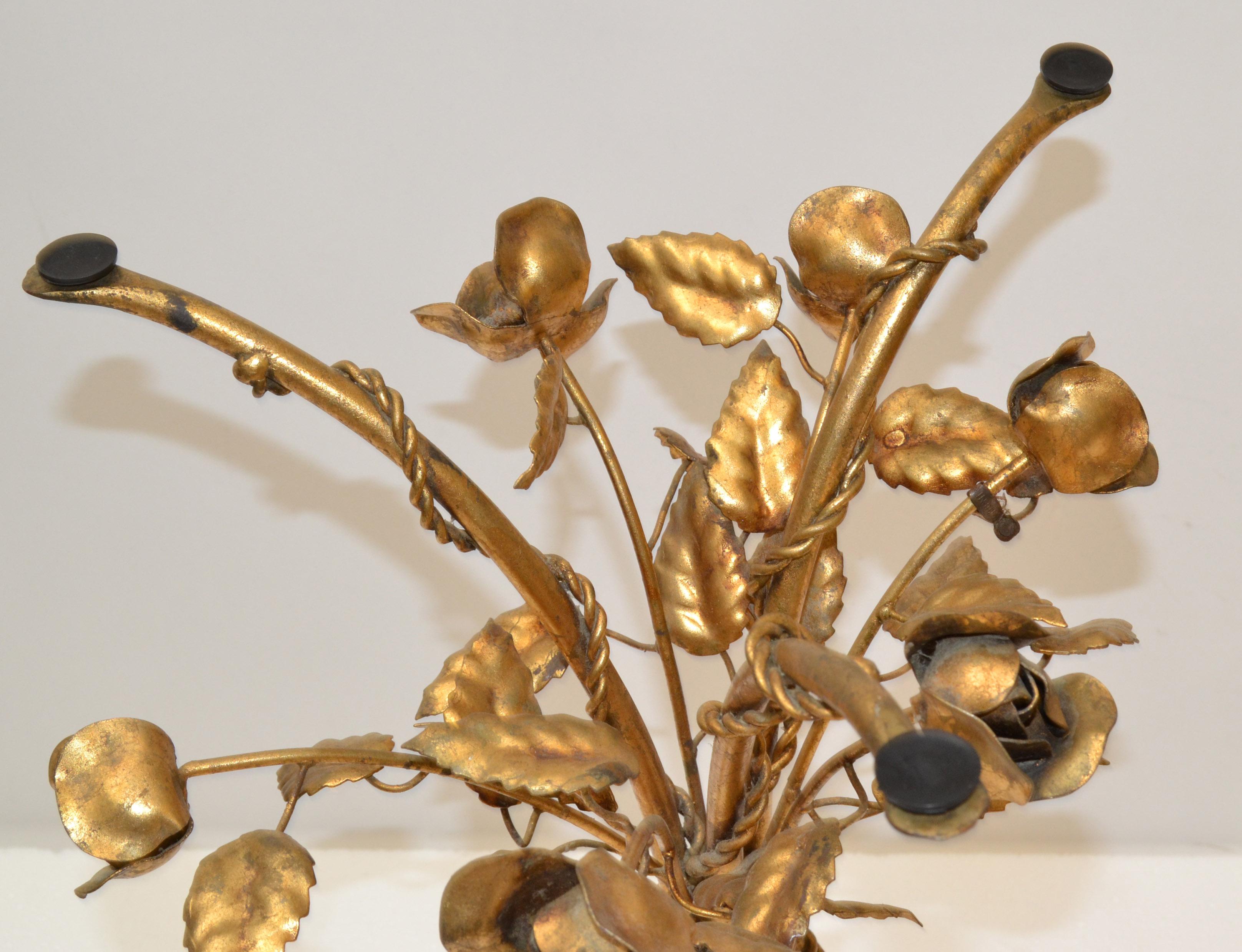 Runder Getränketisch im Coco Chanel-Stil aus vergoldetem Eisen mit Rosenblatt-Glasplatte, Italien, 60er Jahre im Angebot 4