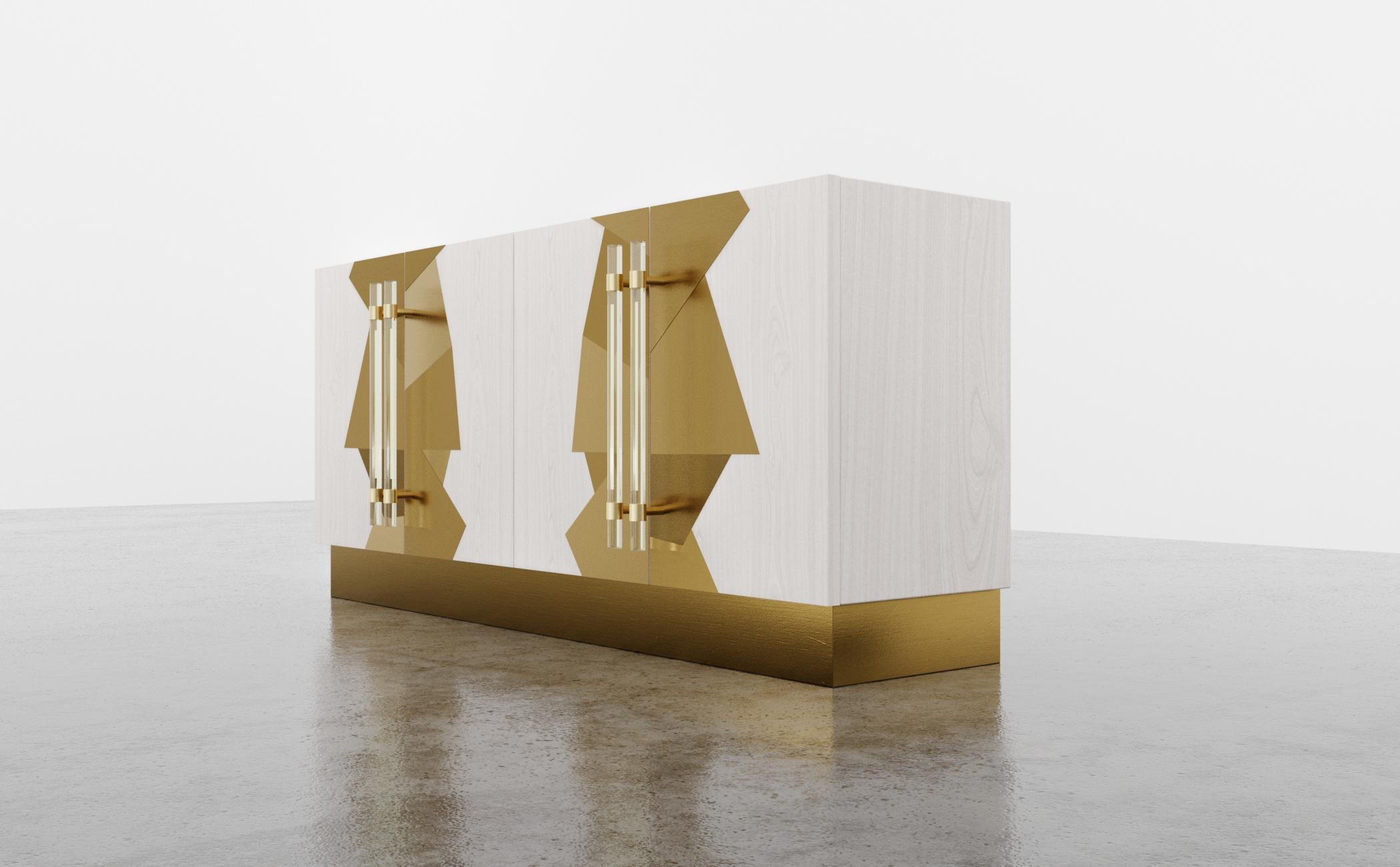 Moderno COCO CREDENZA - Rovere bianco moderno con intarsi in bronzo lucido in vendita