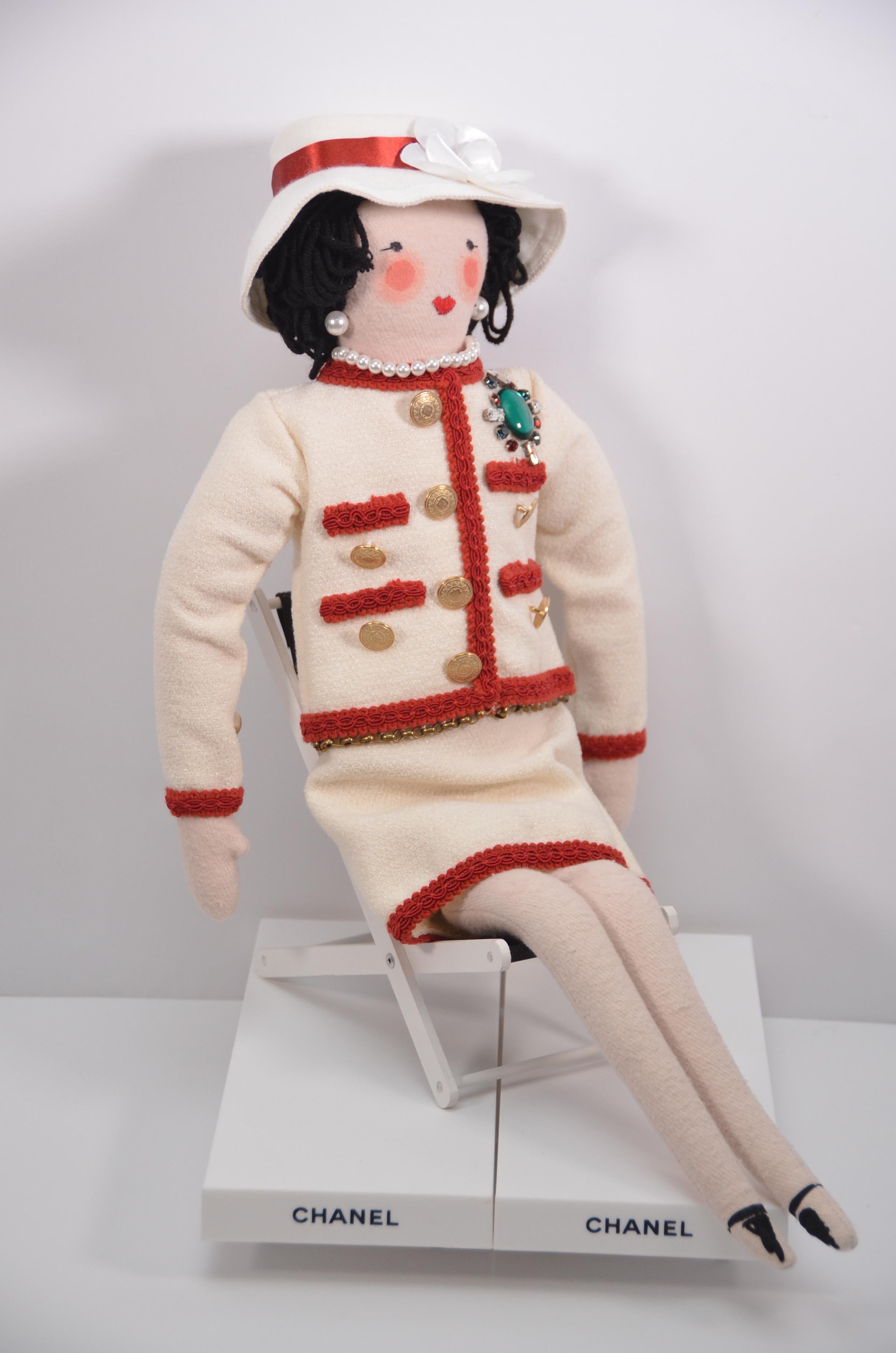 Coco Coco Mademoiselle Chanel Puppe entworfen von Karl Lagerfeld 2010 im Angebot 4