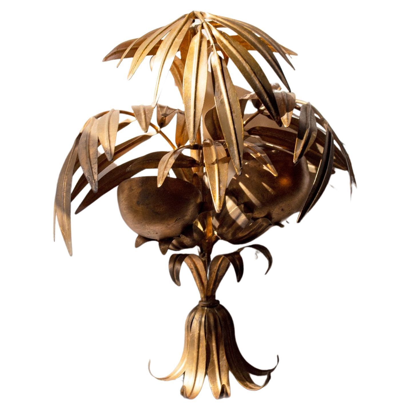 Impressionnante applique dorée en forme de noix de coco de Hans Kögl. en vente