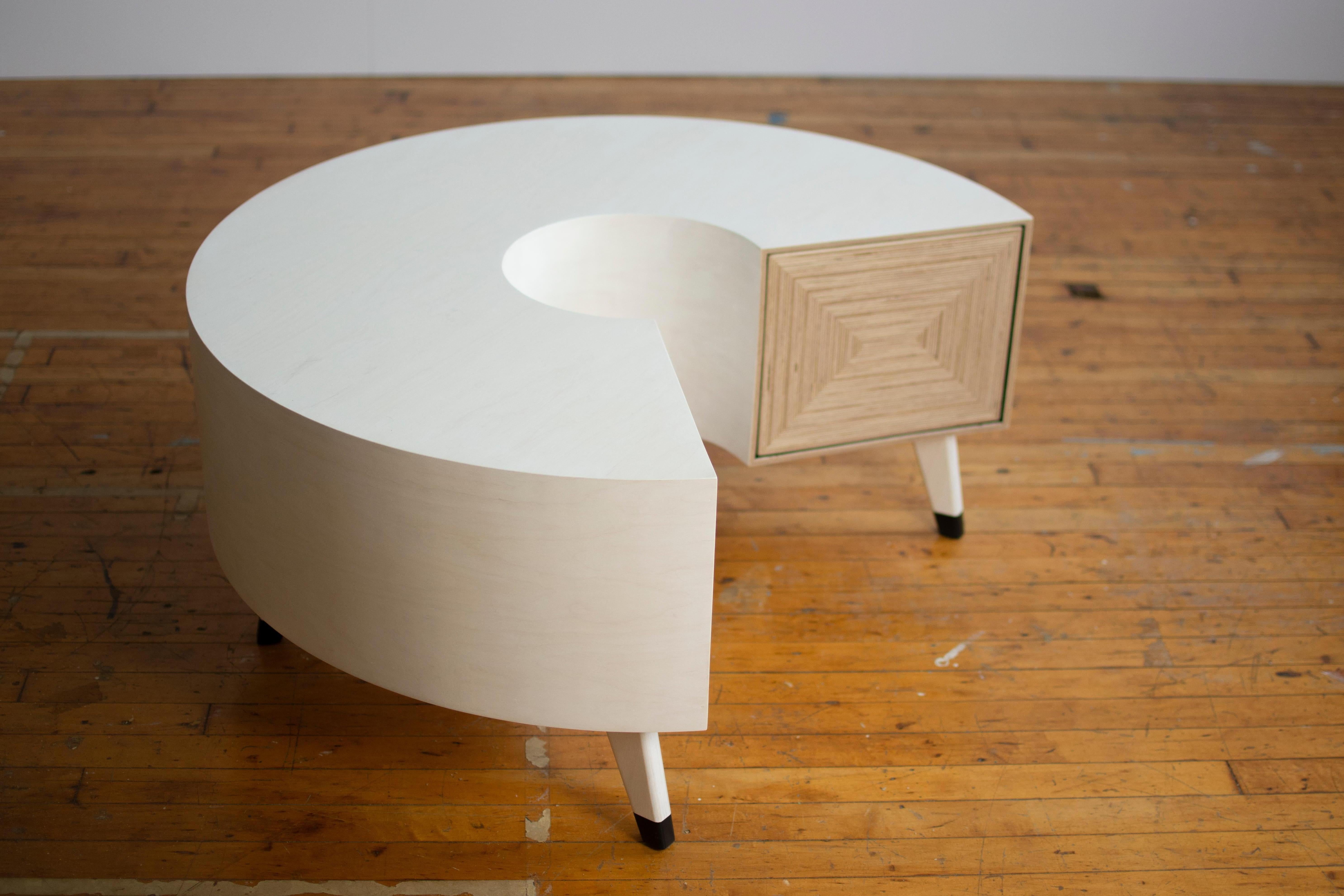 Table Coco, table basse circulaire ronde avec tiroir caché pour rangement 