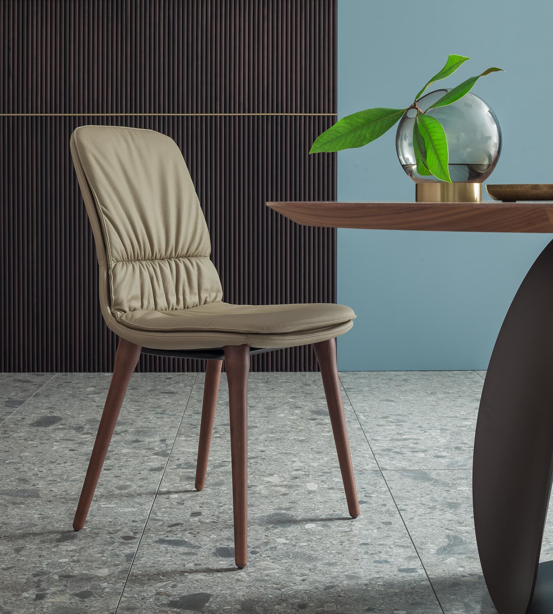 Sedia Coco Tortora in pelle e noce di Morica Design
Dimensioni: P 61 x L 47 x H 91 cm.
Materiali: Pelle Tortora, noce.

Disponibile nelle varianti in pelle Antracite, Tortora, Oyster o Cognac.
Disponibile in Noce, Rovere scuro e Oak Oak naturale.