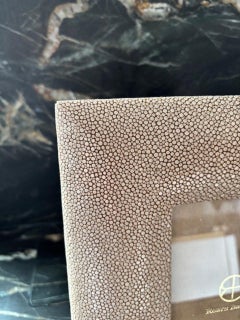 Marco con borde de piel de zapa marrón cacao