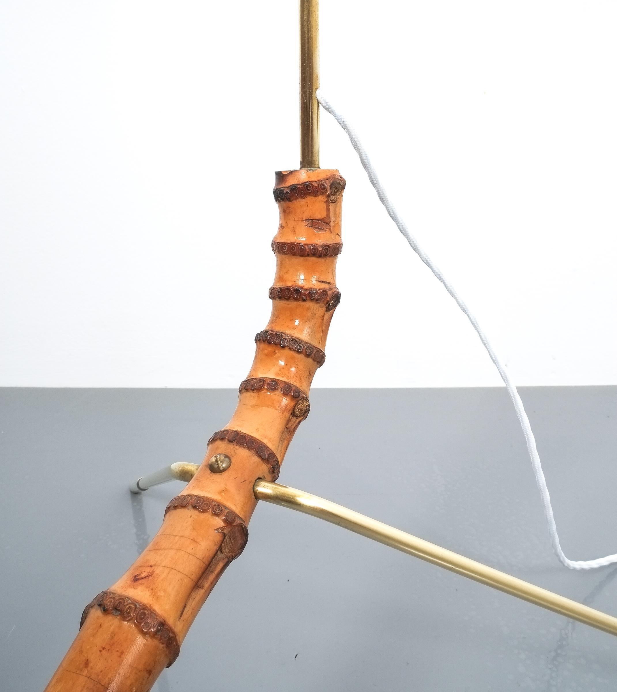 Stehlampe aus Kokosnussholz und Messing und Bambus, Kalmar, Österreich, 1950 (Mitte des 20. Jahrhunderts) im Angebot