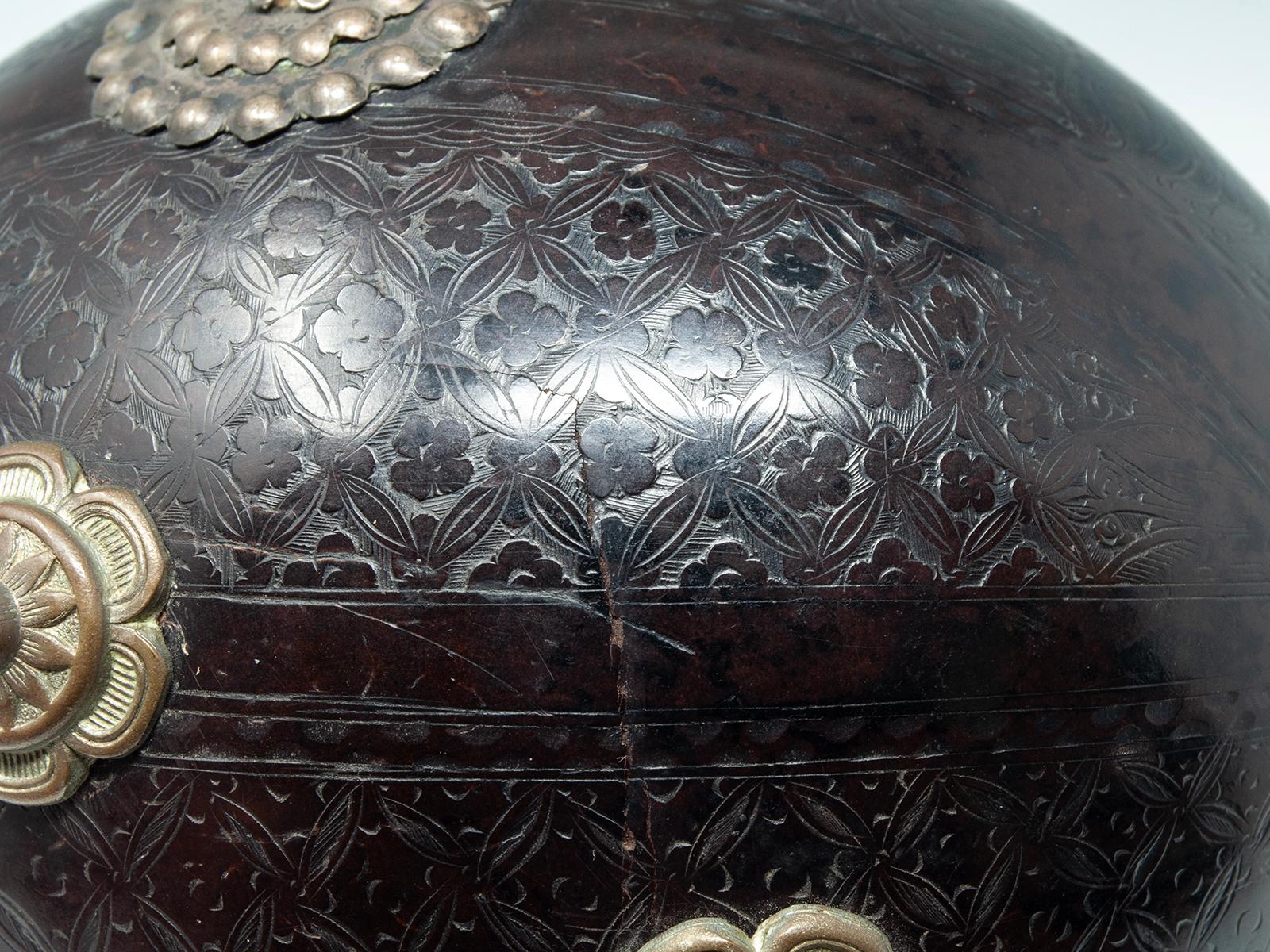 Coconut Bugbear Box/Tea Caddy by Unknown Sailor im Angebot 3