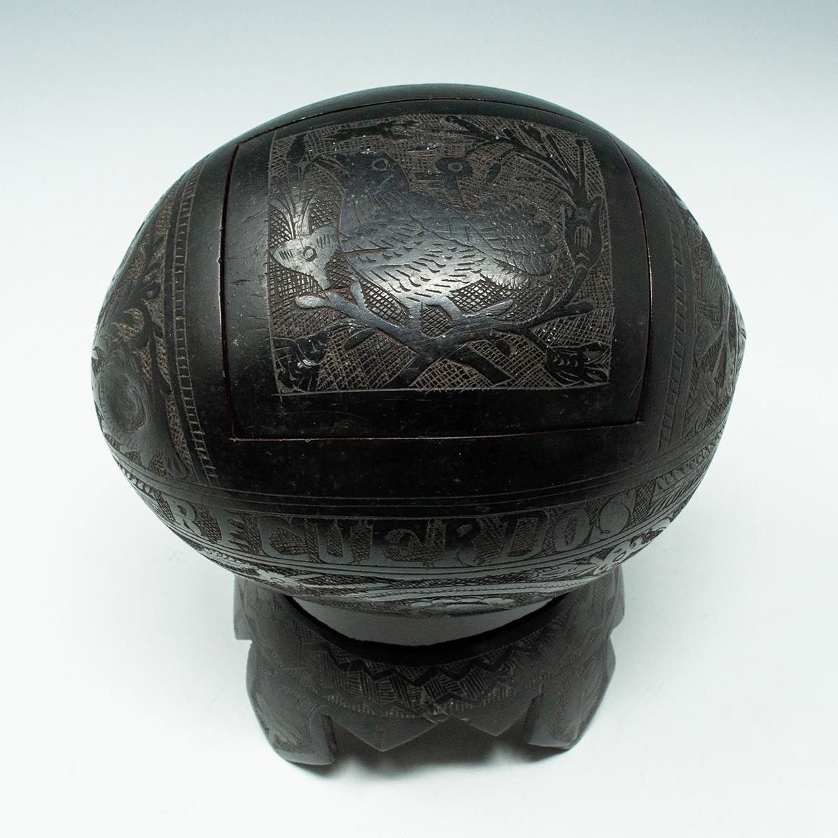 Coconut Bugbear Box/Tea Caddy by Unknown Sailor In Good Condition For Sale In Point Richmond, CA