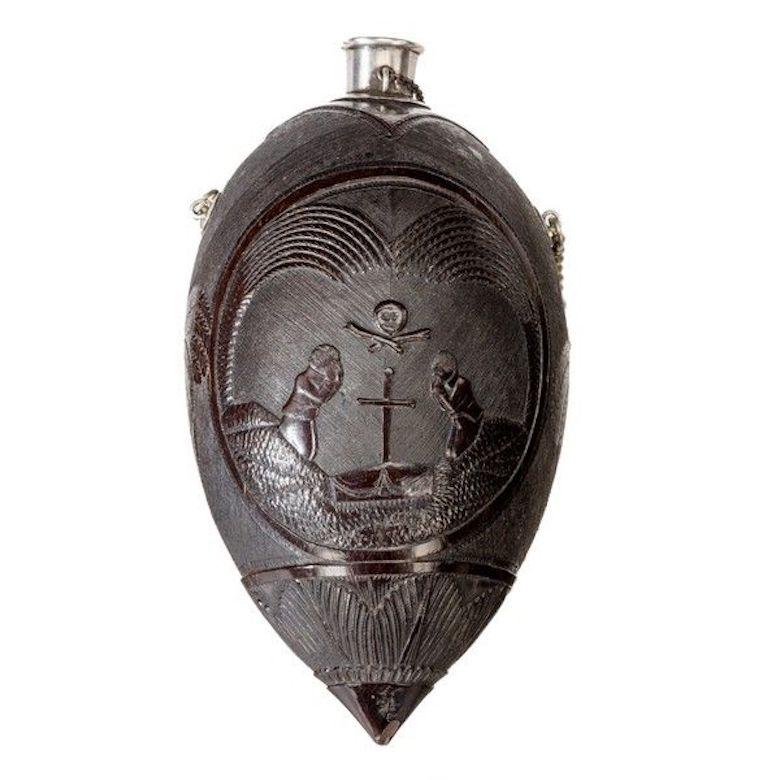 Coconut Shell “Bugbear” Powder Flask with Silver Mounts In Good Condition In Lymington, Hampshire