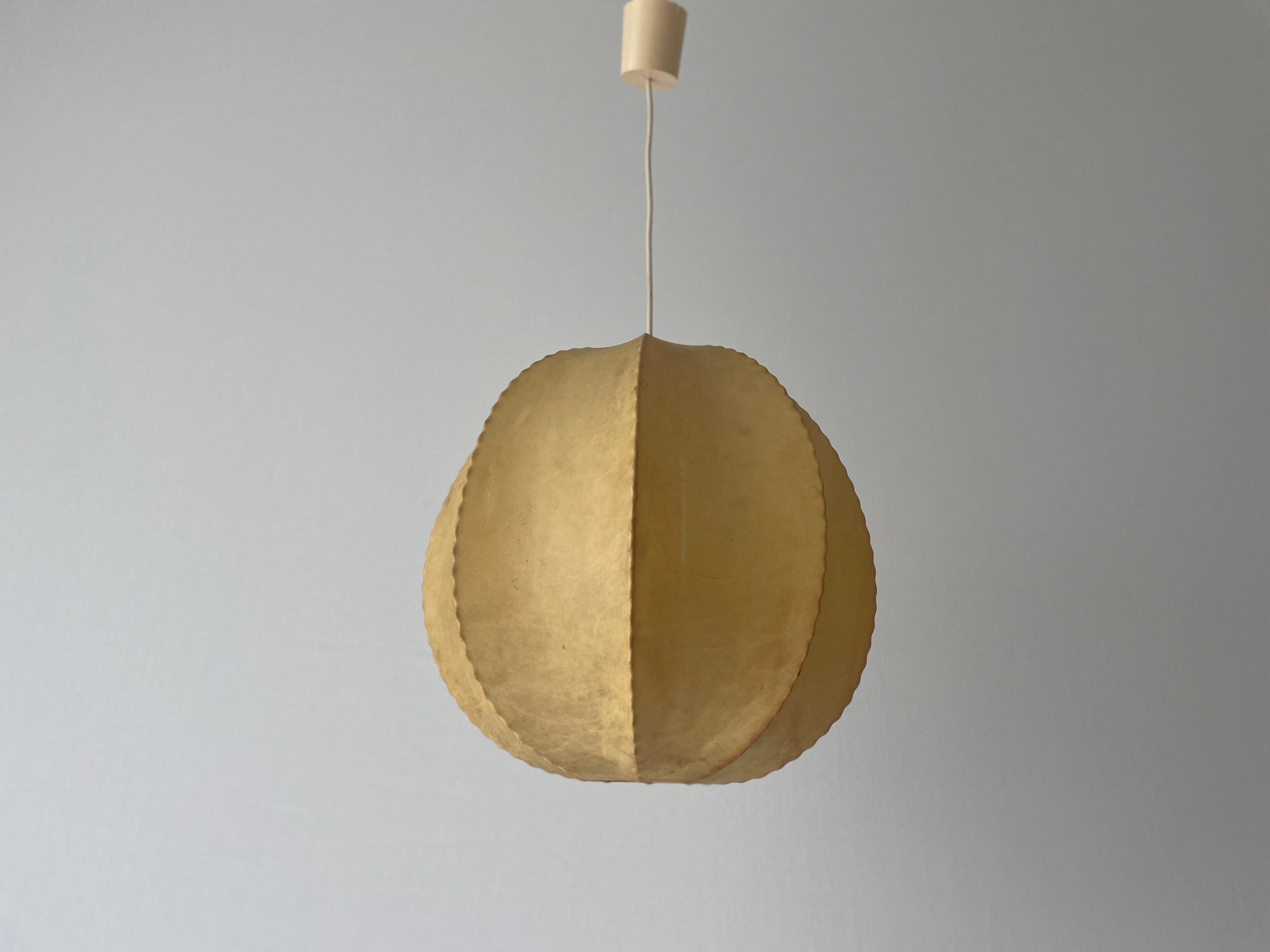 Cocoon Ball Design Pendant Lamp, 1960s, Italy In Excellent Condition For Sale In Hagenbach, DE