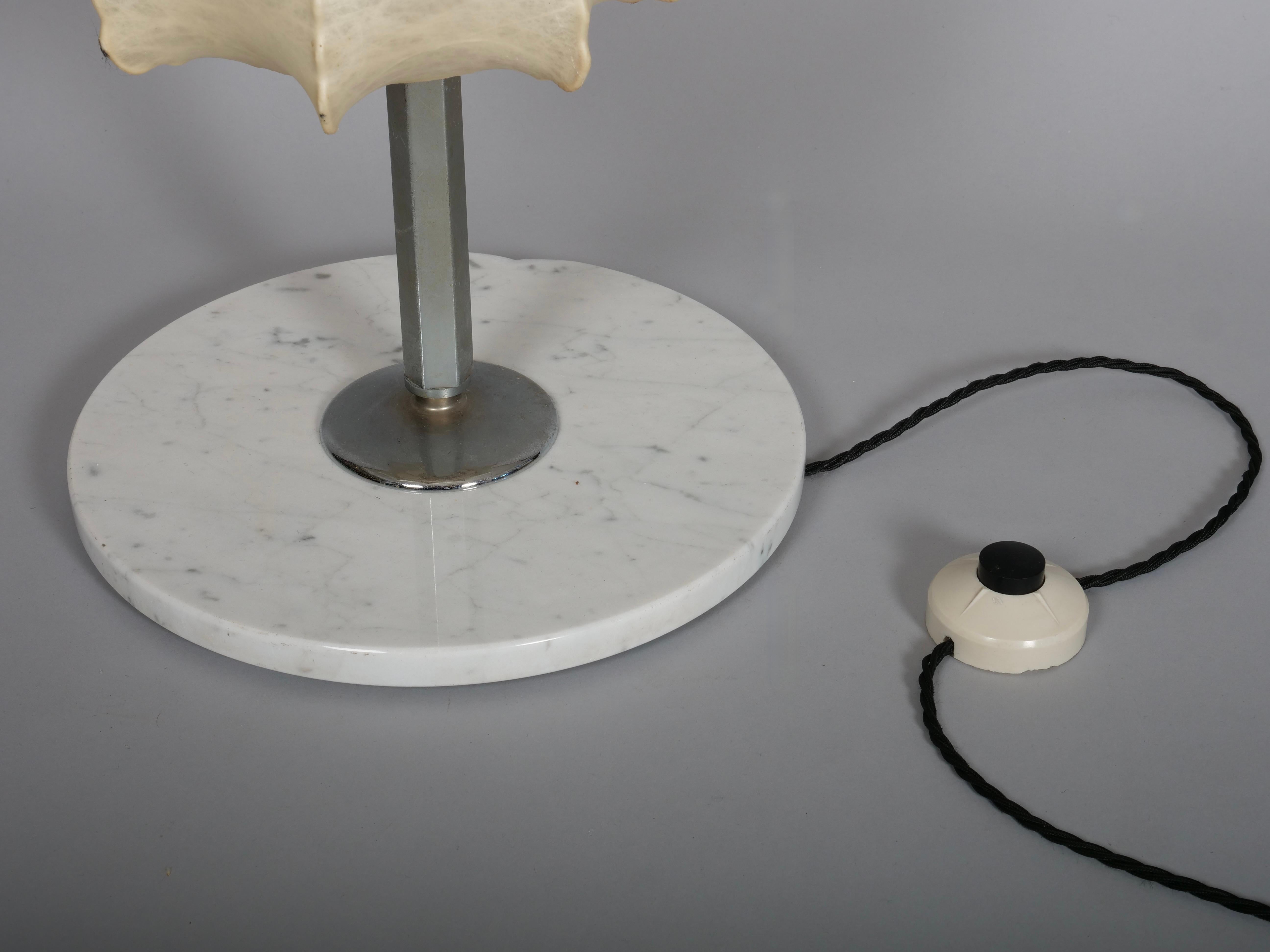 Metà XX secolo Cocoon floor lamp c1960 in vendita