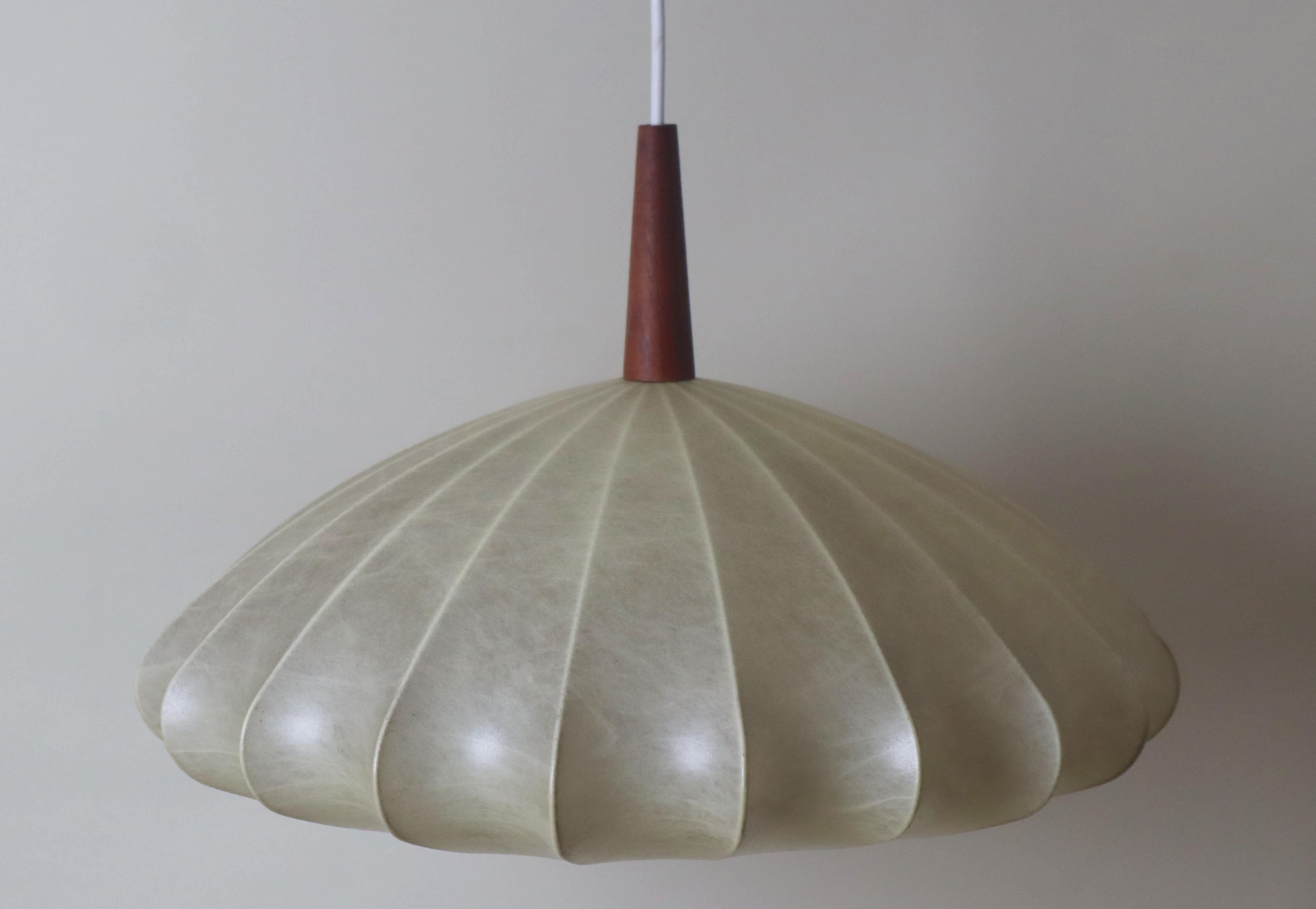 Cocoon Flower Pendant Lamp Attributed To Goldkant Friedel Brauer en vente 2