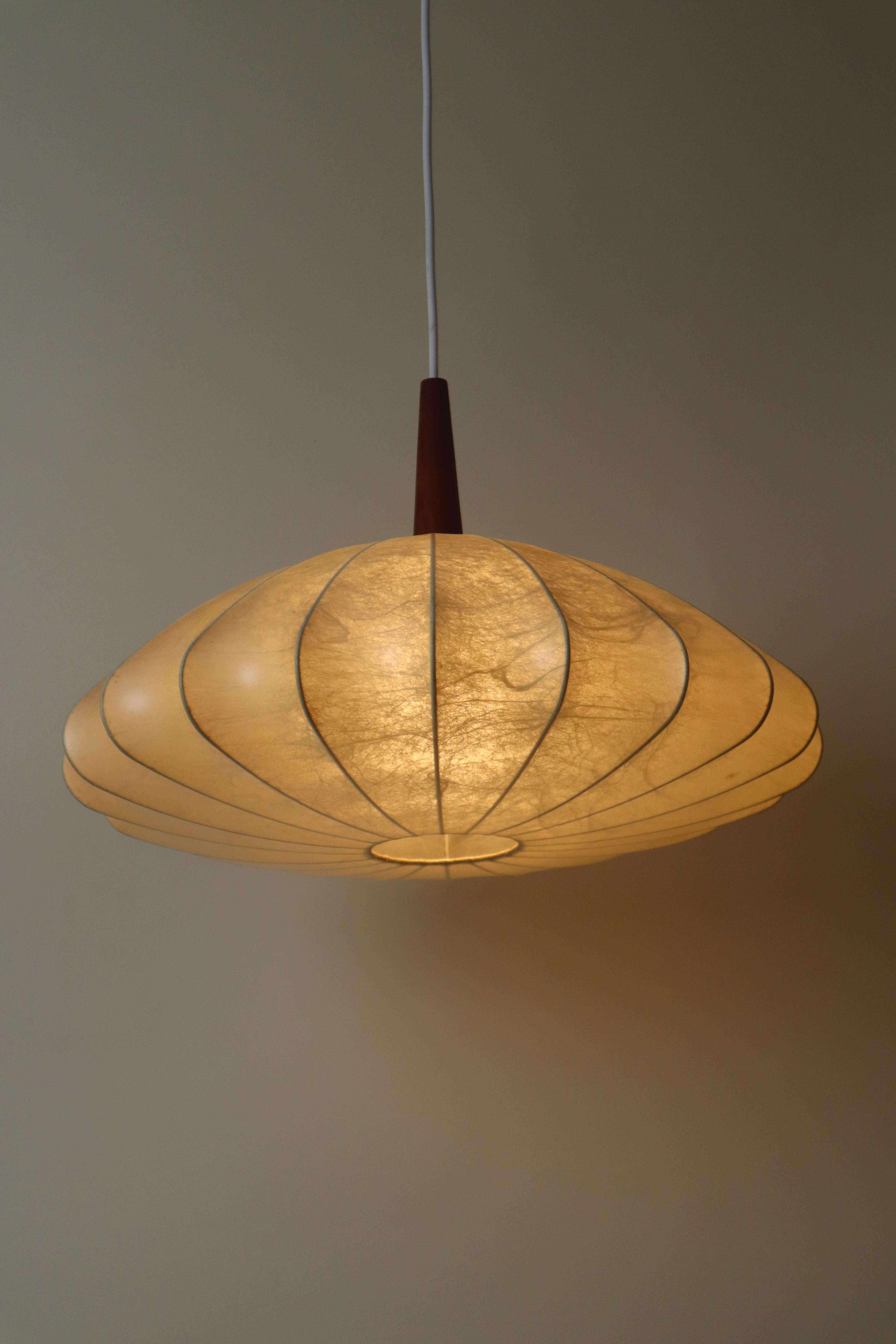 Cocoon Flower Pendant Lamp Attributed To Goldkant Friedel Brauer en vente 3