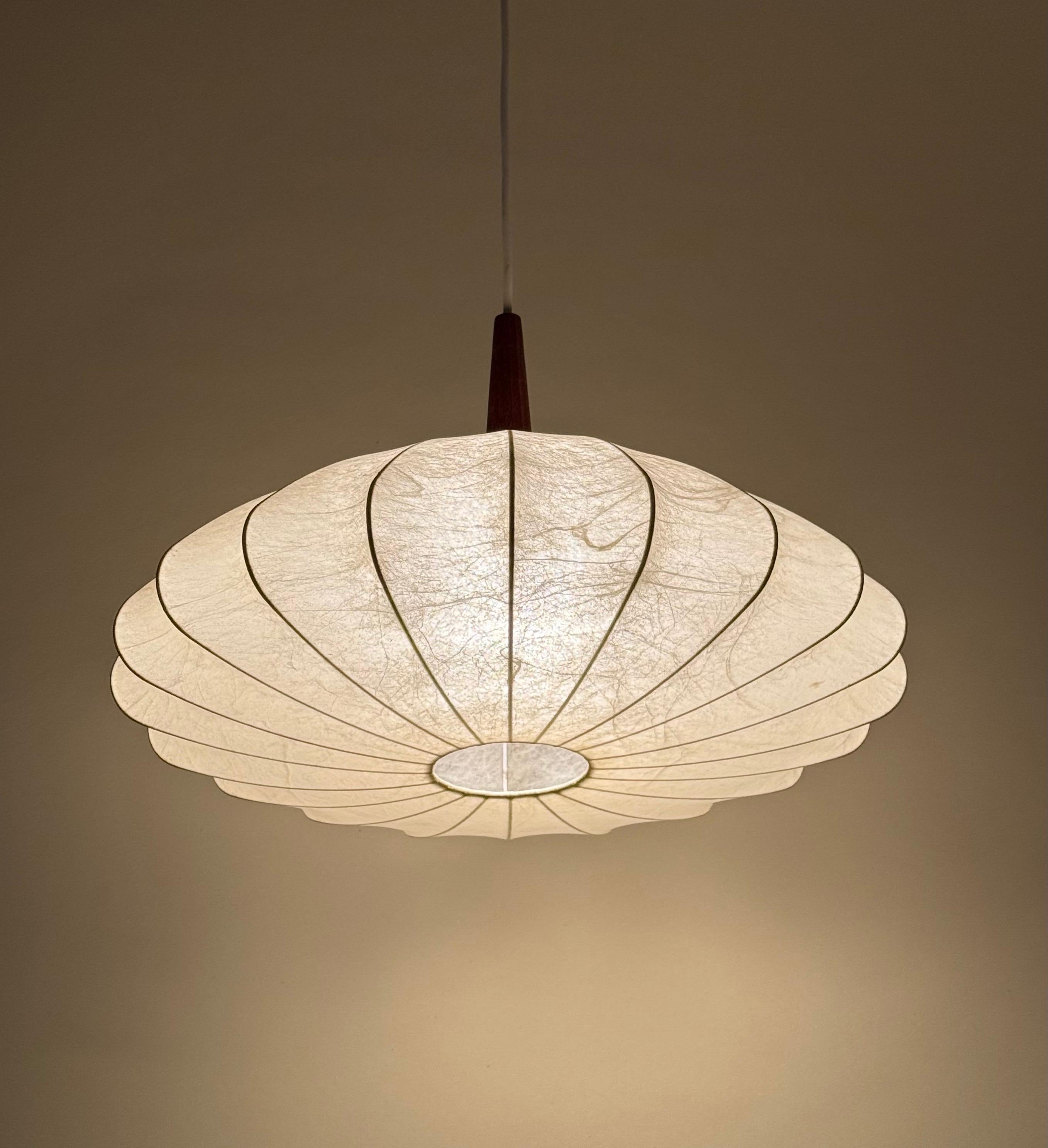 Cocoon Flower Pendant Lamp Attributed To Goldkant Friedel Brauer en vente 4