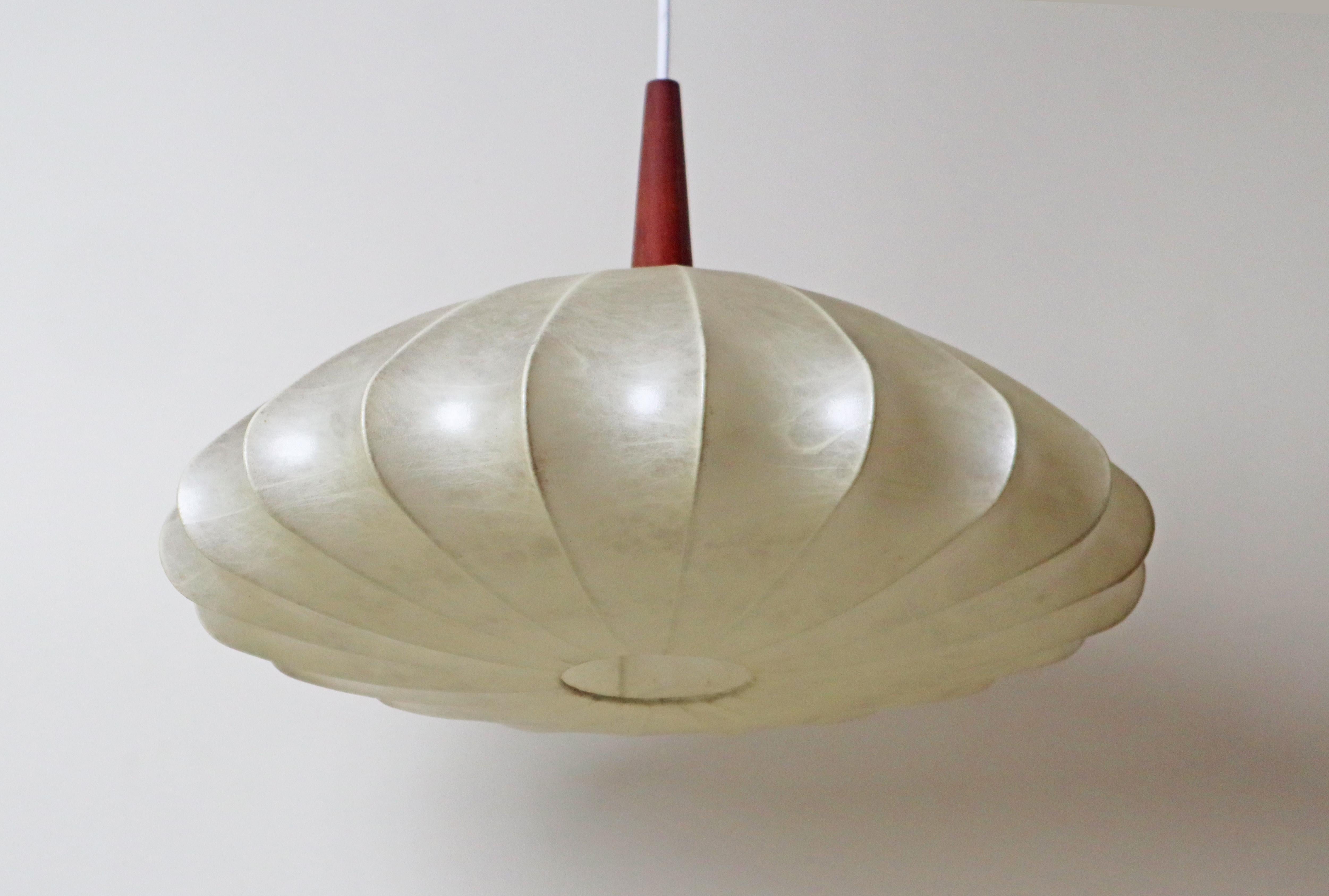 Métal Cocoon Flower Pendant Lamp Attributed To Goldkant Friedel Brauer en vente