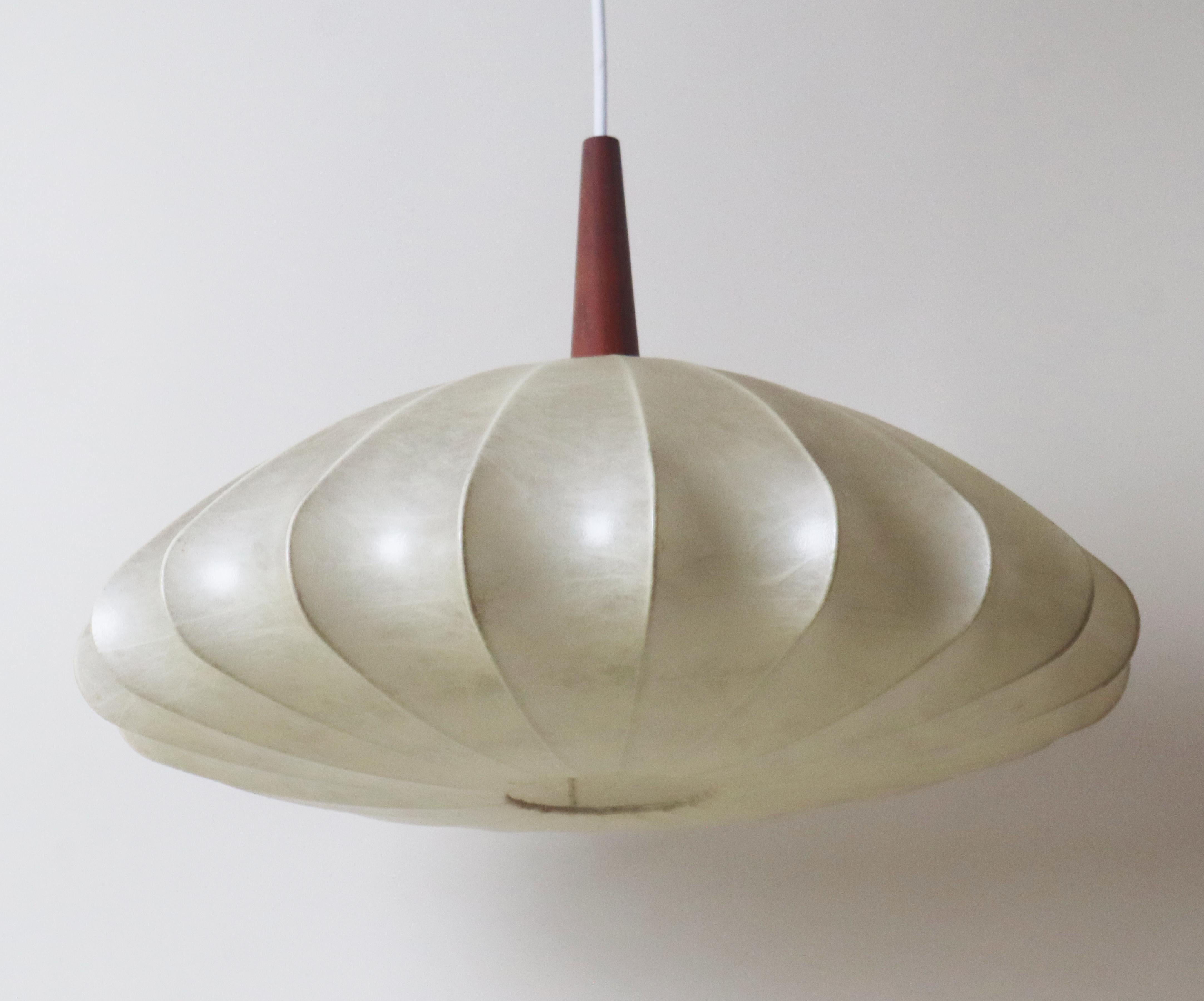 Cocoon Flower Pendant Lamp Attributed To Goldkant Friedel Brauer en vente 1