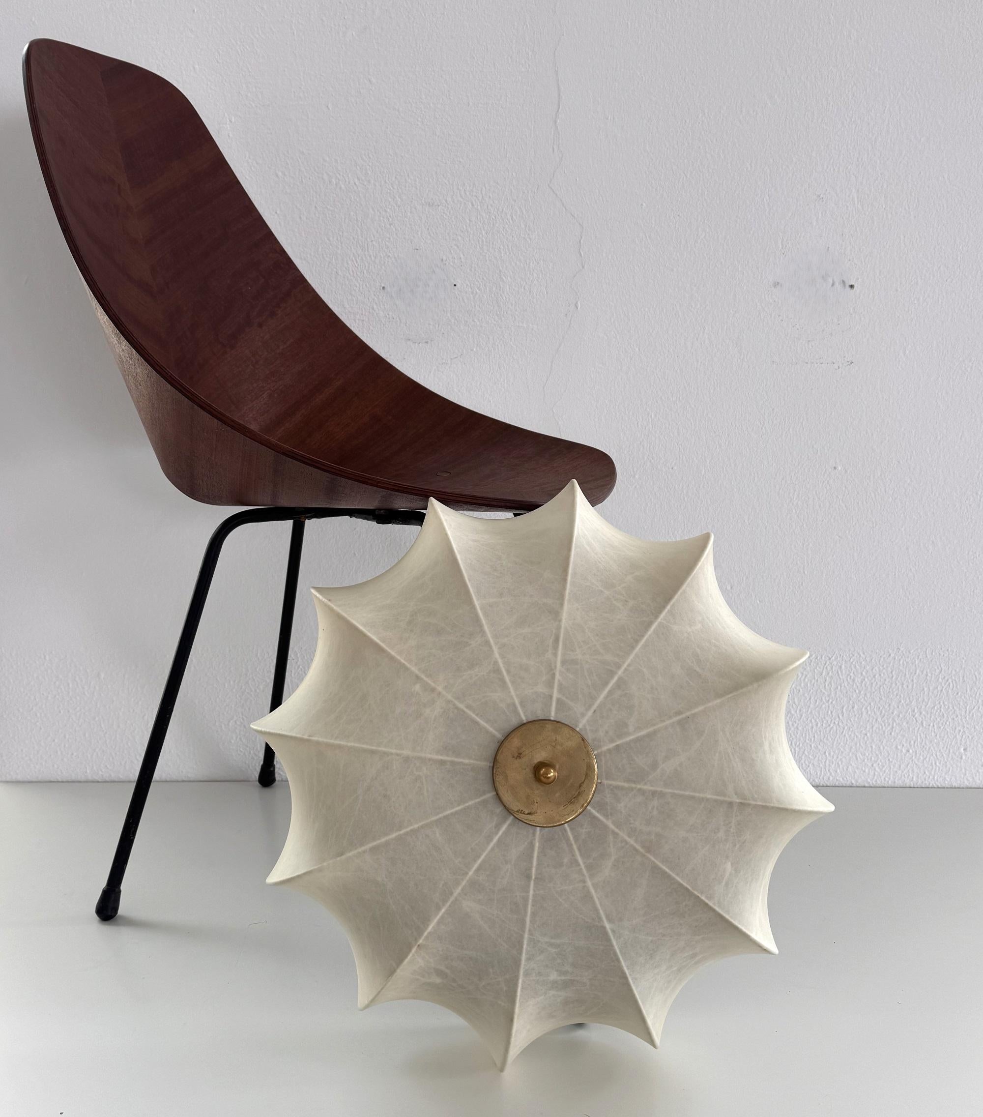 Cocoon Flush Mount Ceiling Light, Friedel Wauer pour Goldkant Leuchten, années 1960

Lampe Cocoon, design de Friedel Wauer, Allemagne, et fabriquée par Goldkant Leuchten, Allemagne, dans les années 1960.
Une fine armature en acier recouverte de