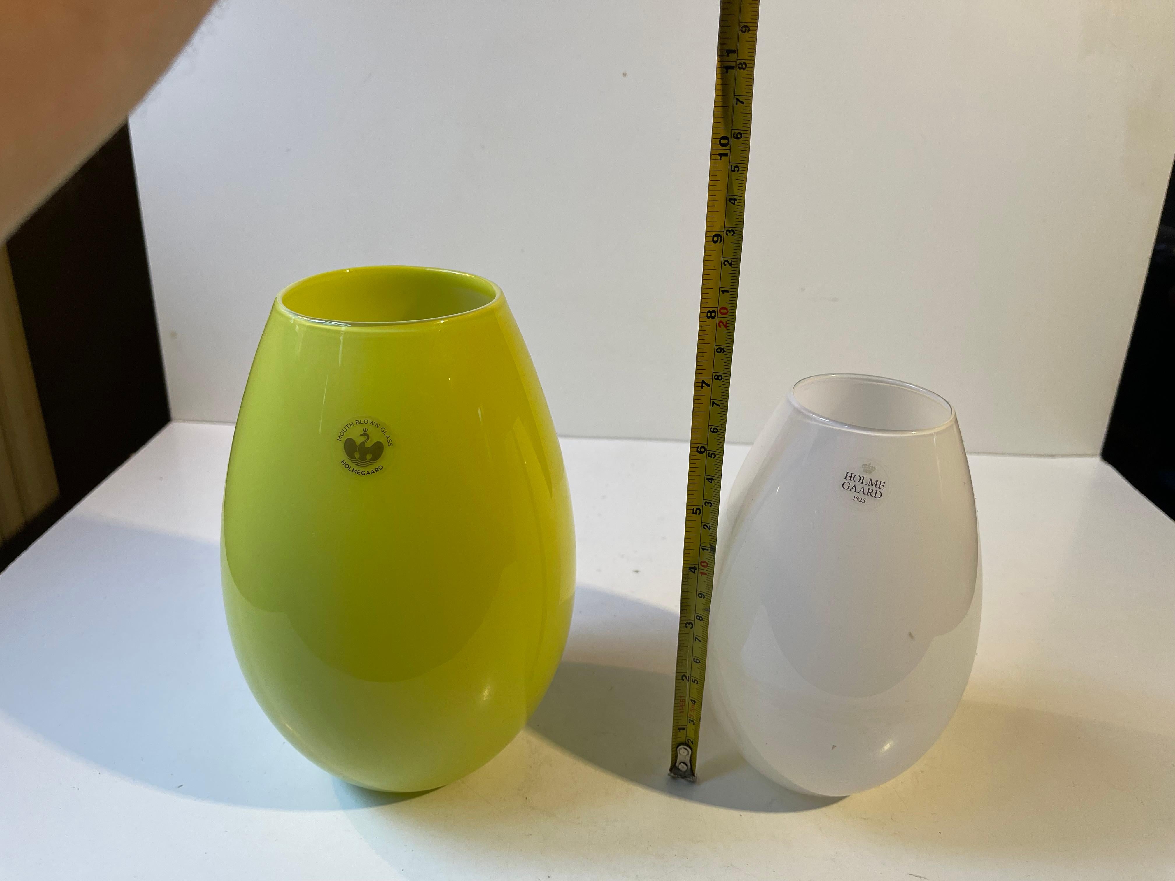 Cocoon - Vasi in vetro opalino verde e bianco di Peter Svarrer per Holmegaard in vendita 2