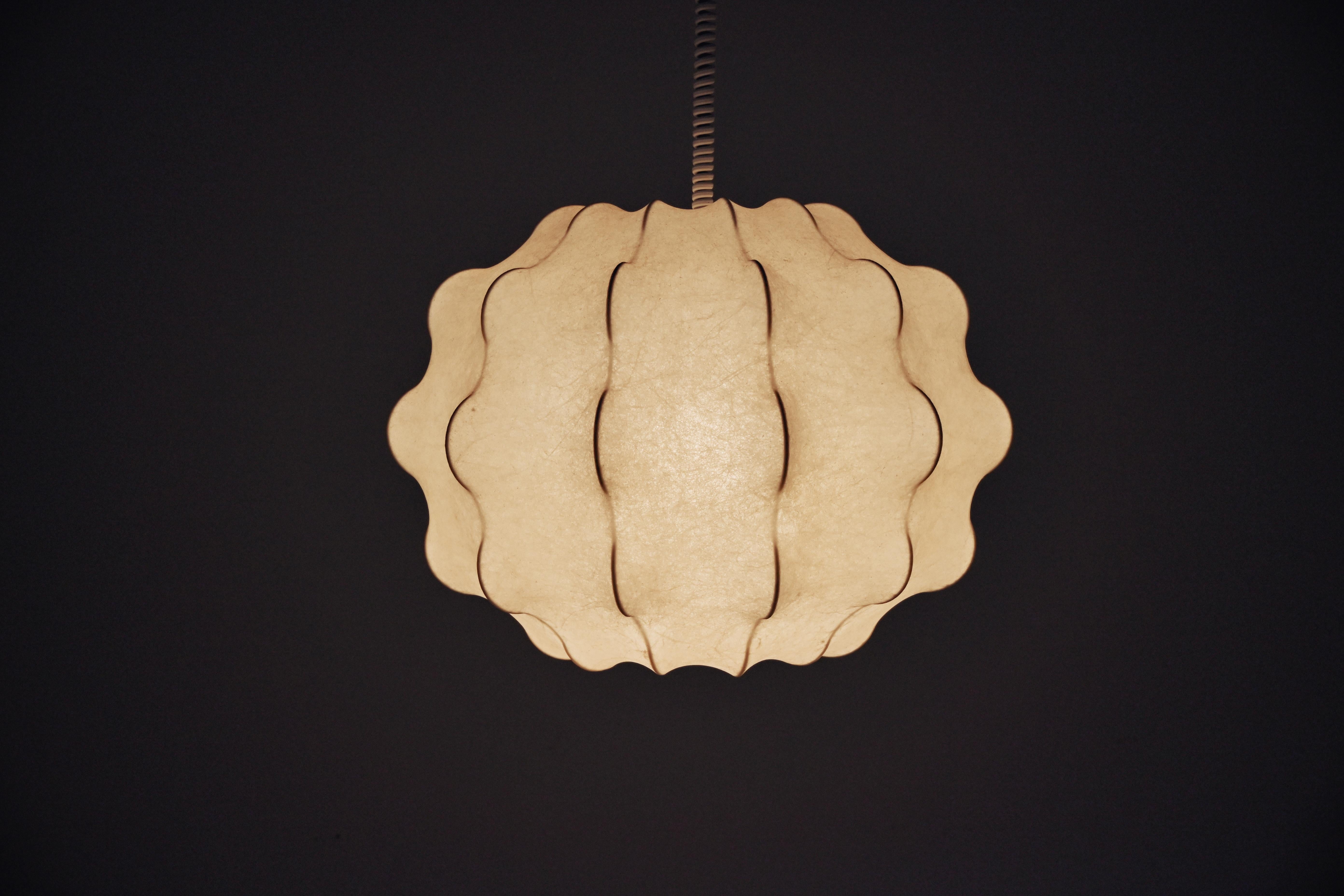 Mid-Century Modern Lampe suspendue Cocoon d'Achille & Pier Giacomo Castiglioni pour Flos, années 1960 en vente