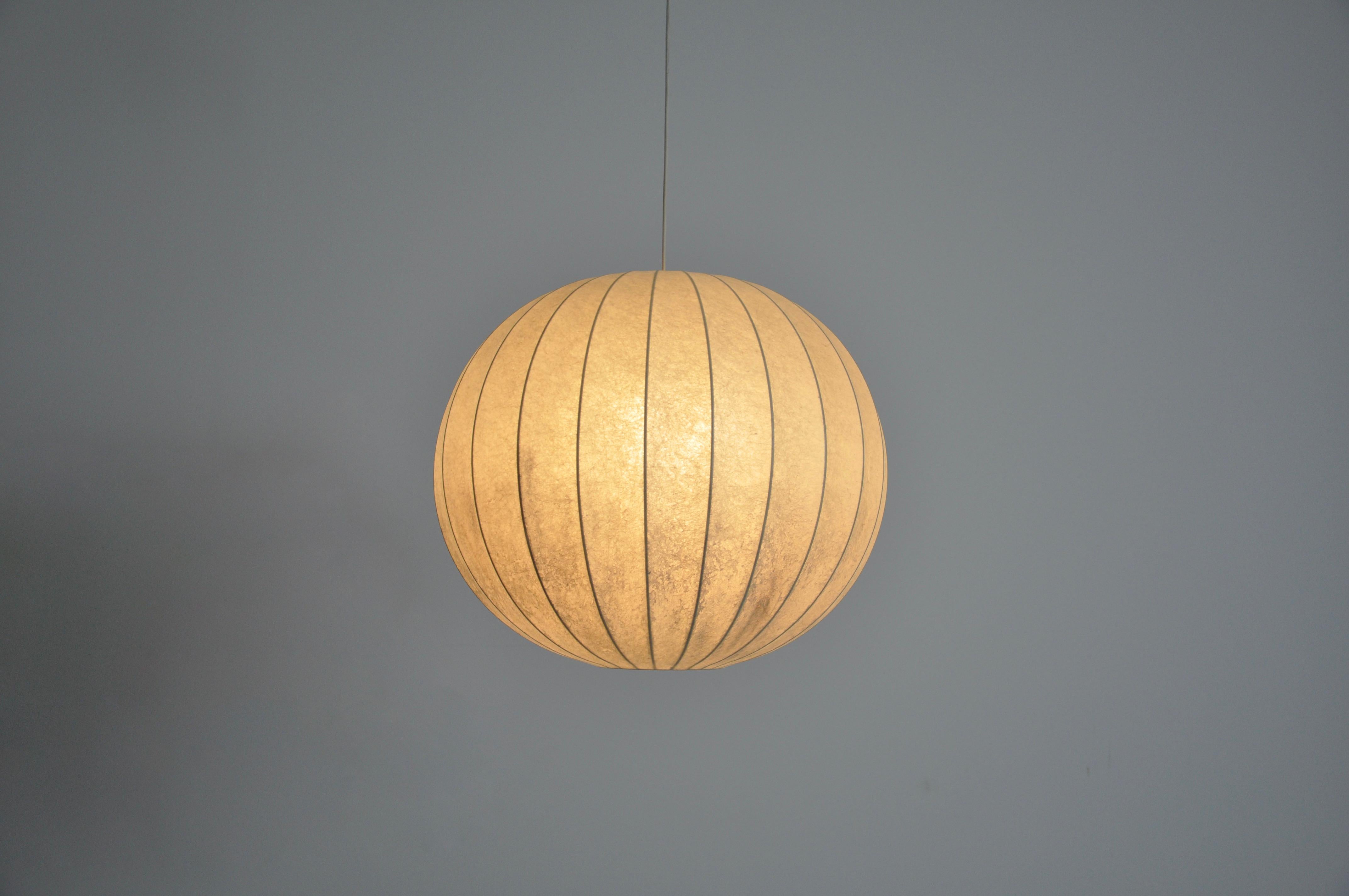 Cocoon Hanging Lamp by Achille & Pier Giacomo Castiglioni for Flos, 1960s In Good Condition For Sale In Lasne, BE
