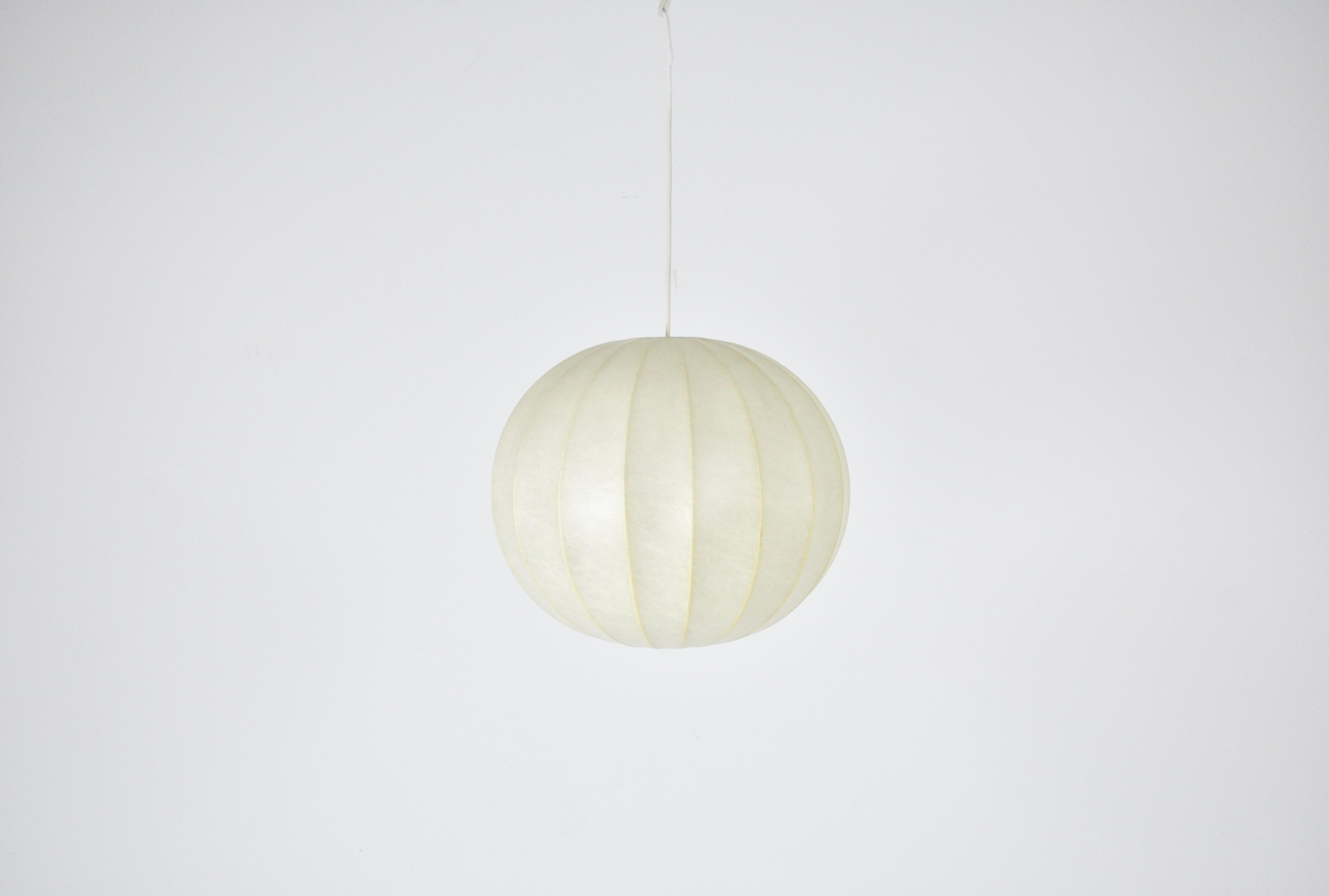Metà XX secolo Lampada a sospensione Cocoon di Achille and Pier Giacomo Castiglioni per Flos, anni '60