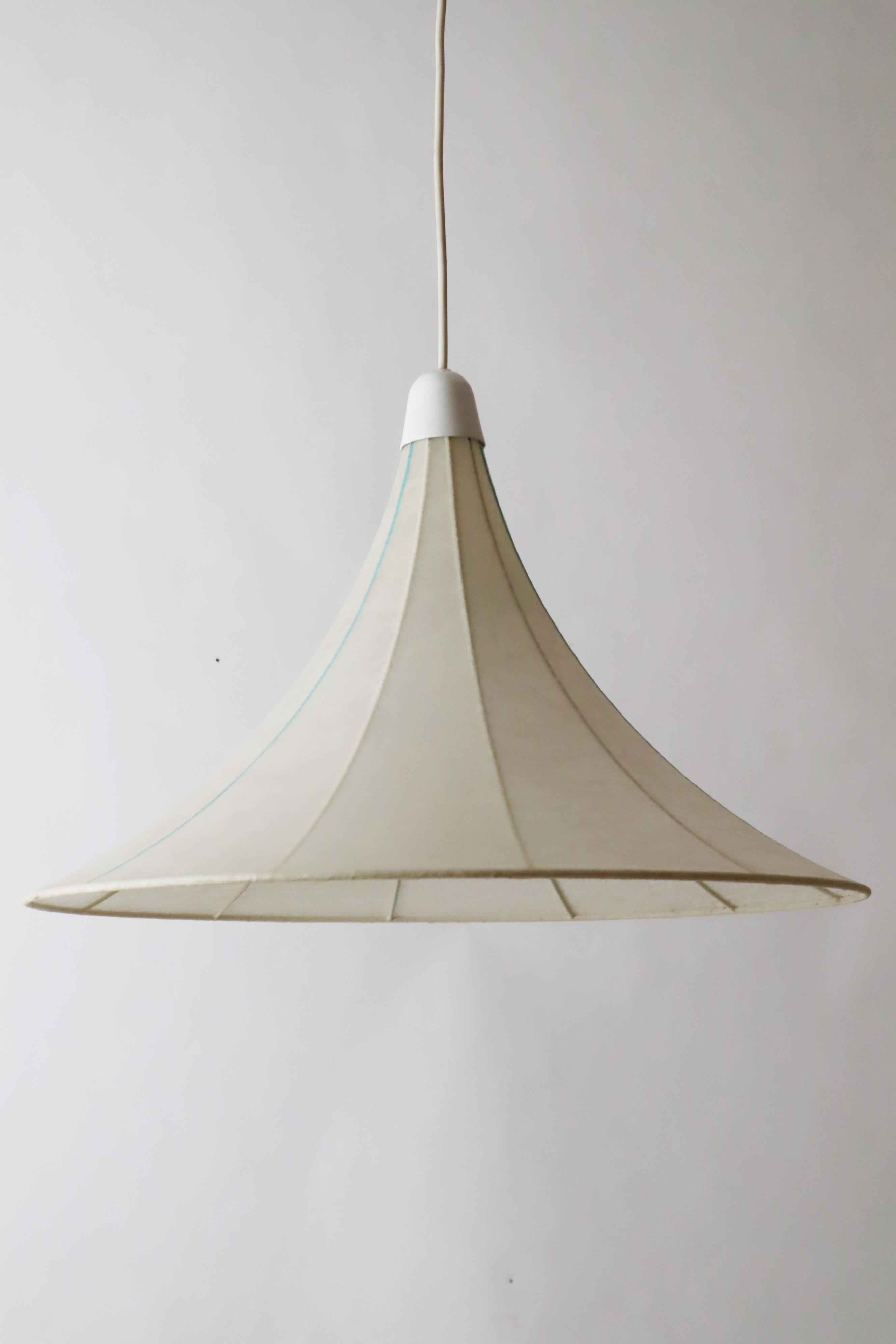 Lampada a sospensione Cocoon a forma di tulipano realizzata con strisce turchesi in vendita 2
