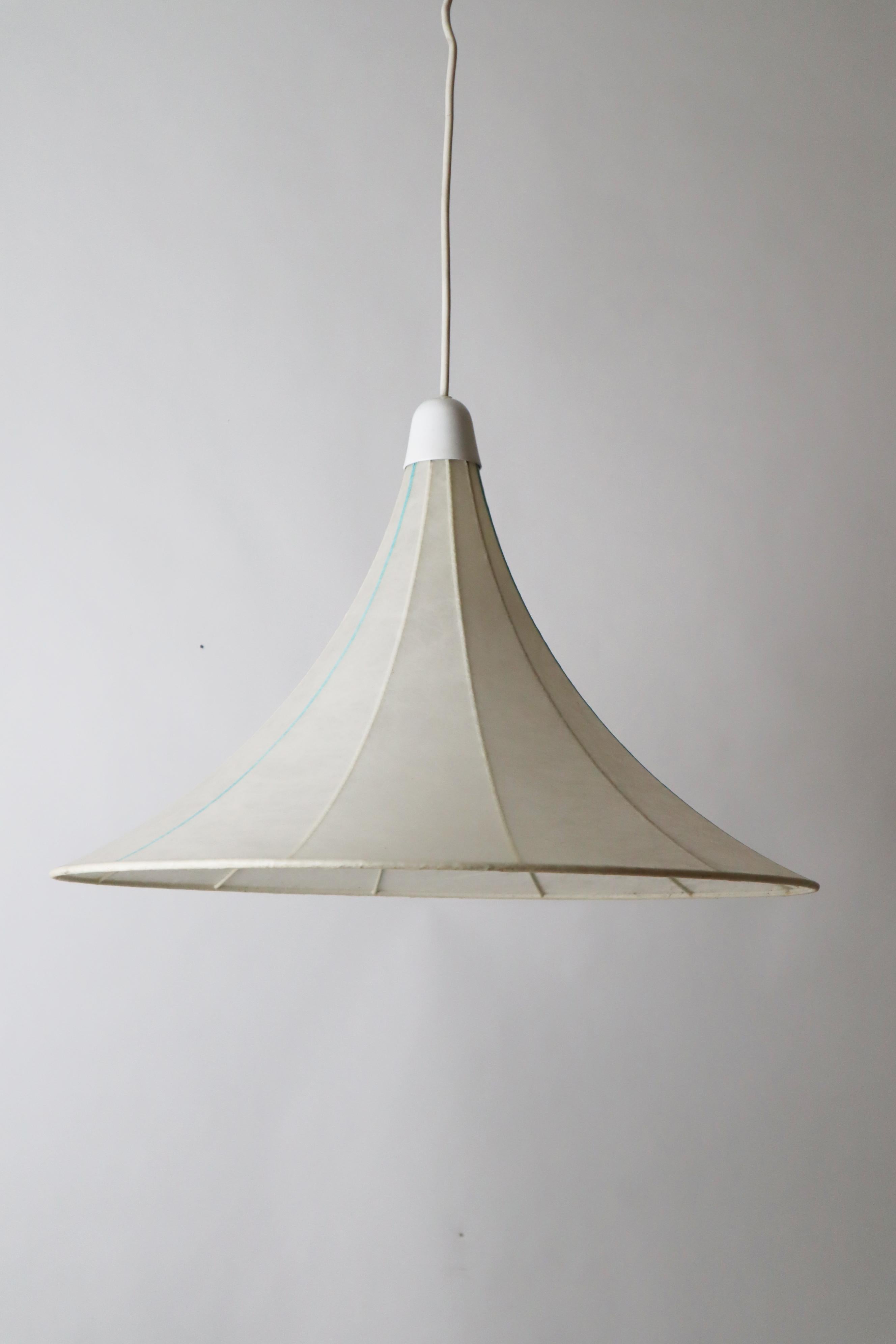 Lampada a sospensione Cocoon a forma di tulipano realizzata con strisce turchesi in vendita 3