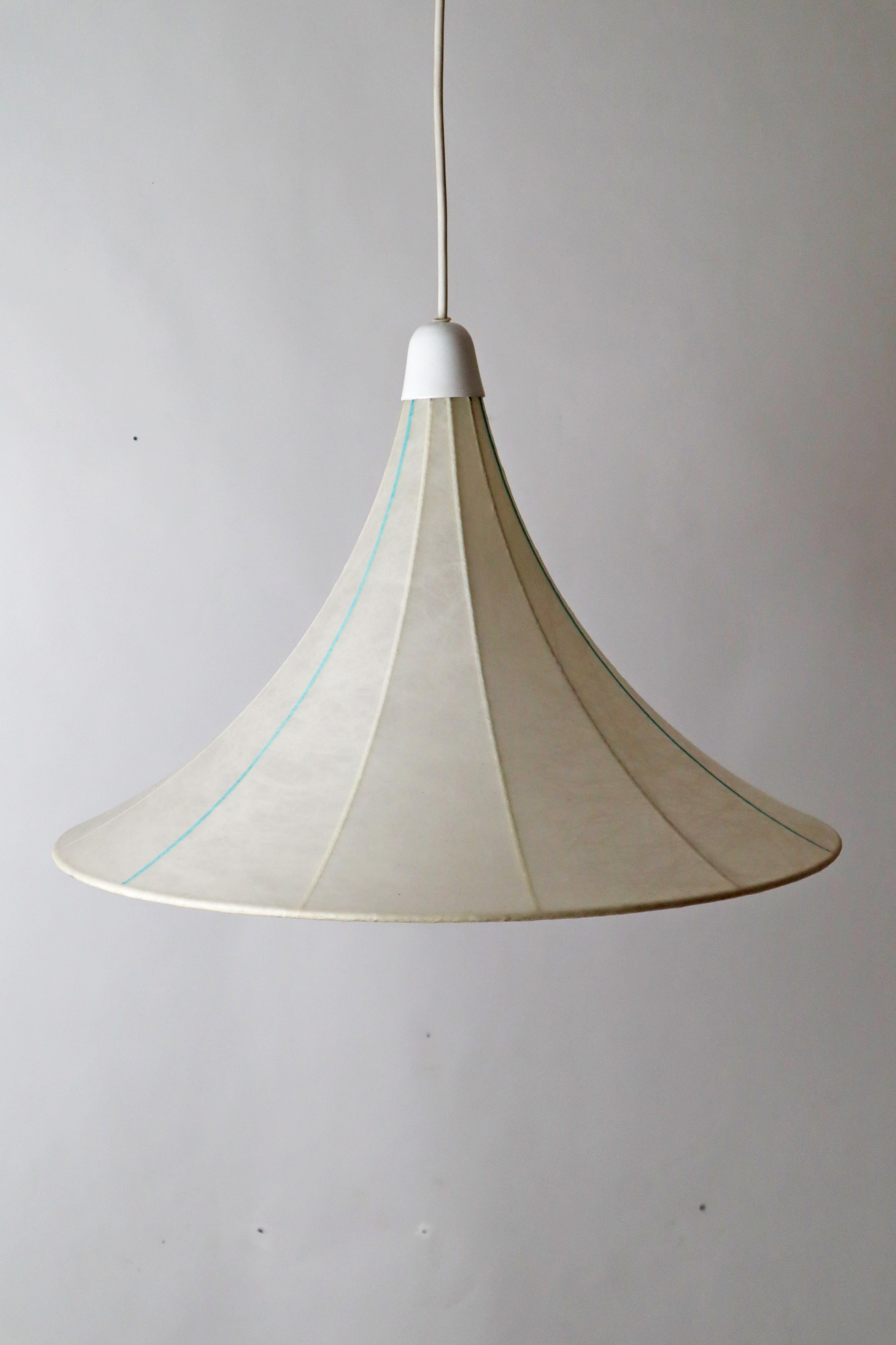 Lampada a sospensione Cocoon a forma di tulipano realizzata con strisce turchesi in vendita 4