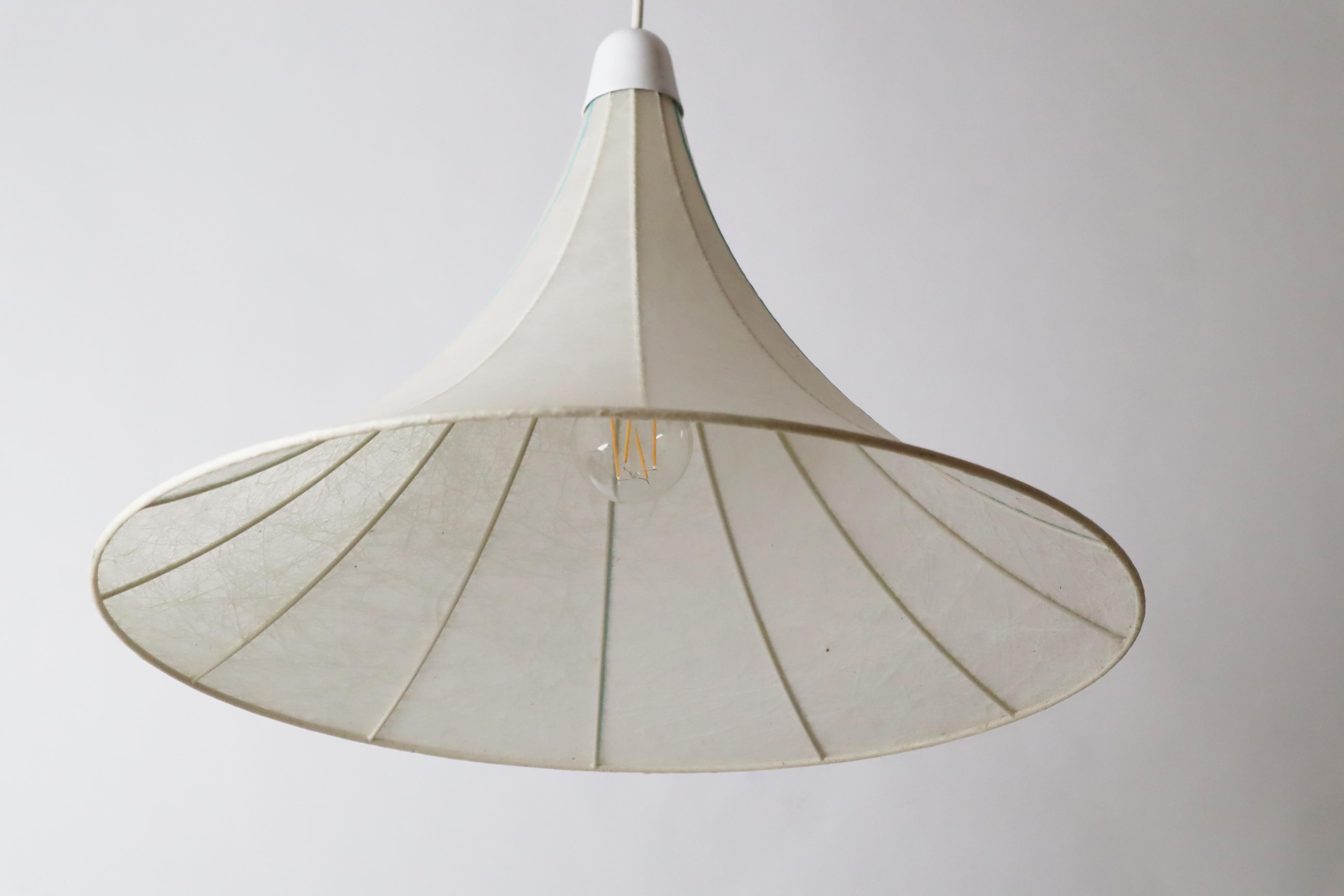 Lampada a sospensione Cocoon a forma di tulipano realizzata con strisce turchesi in vendita 5