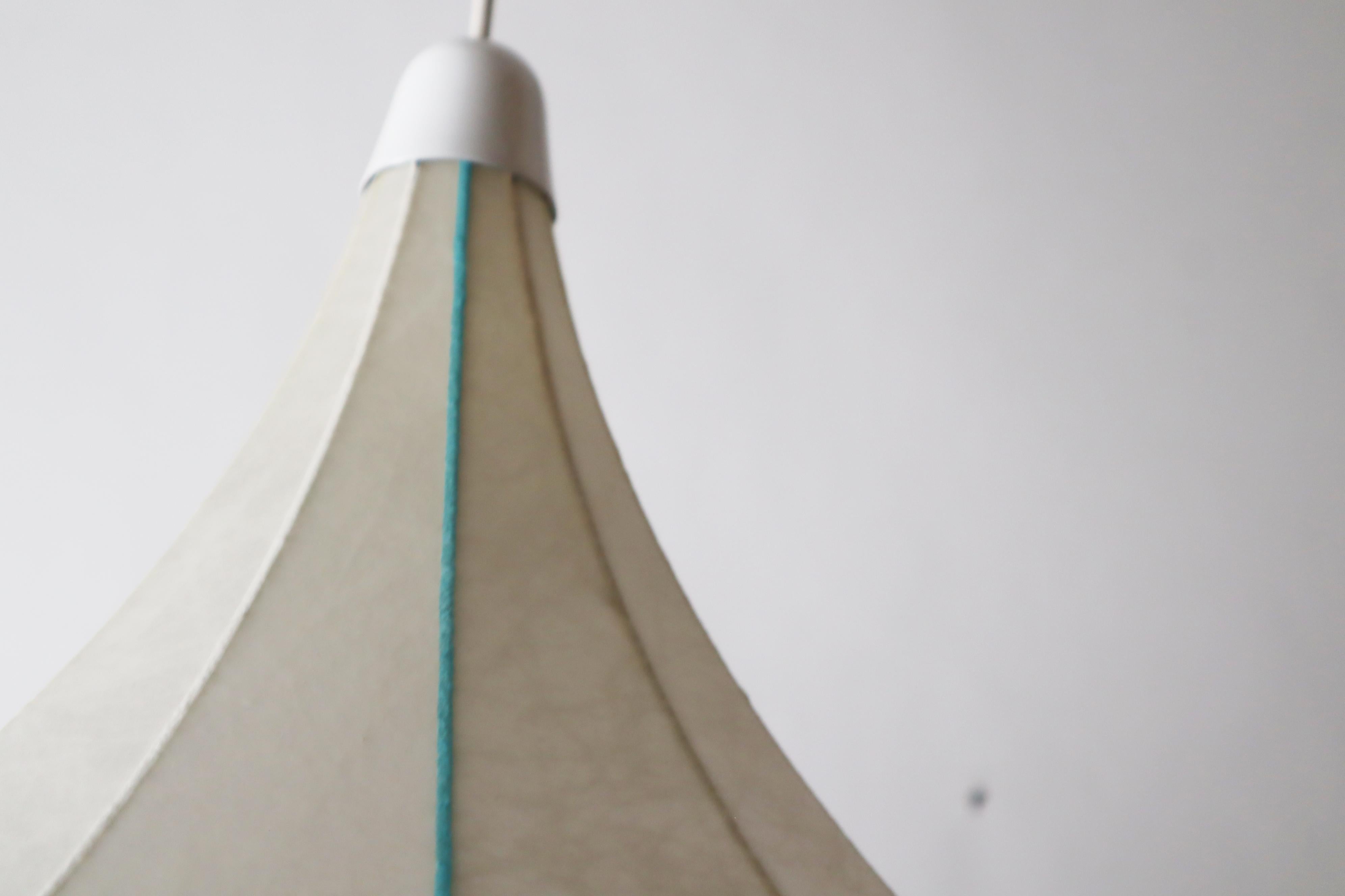 Lampada a sospensione Cocoon a forma di tulipano realizzata con strisce turchesi in vendita 7