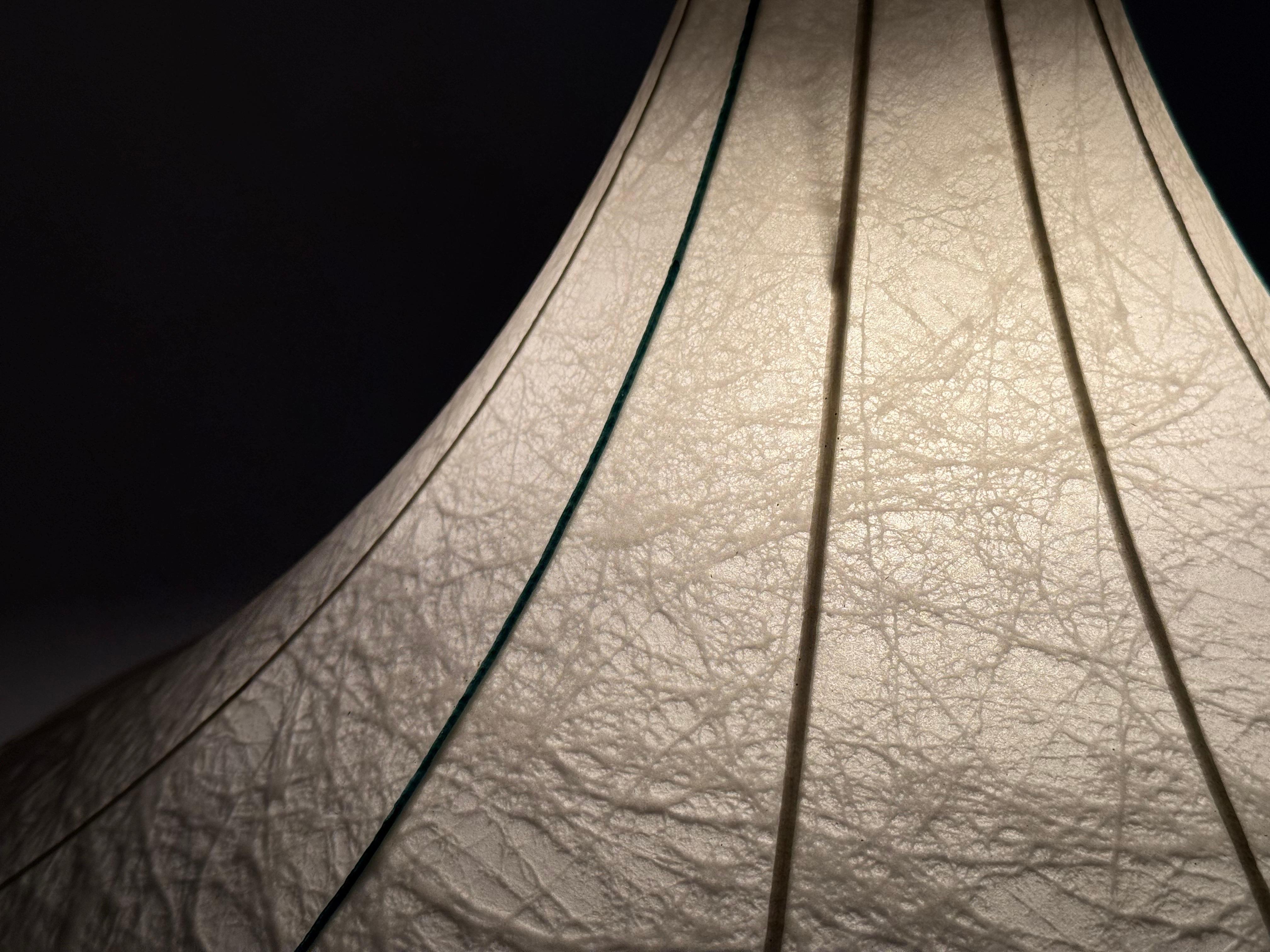 Mid-Century moderno Lampada a sospensione Cocoon a forma di tulipano realizzata con strisce turchesi in vendita