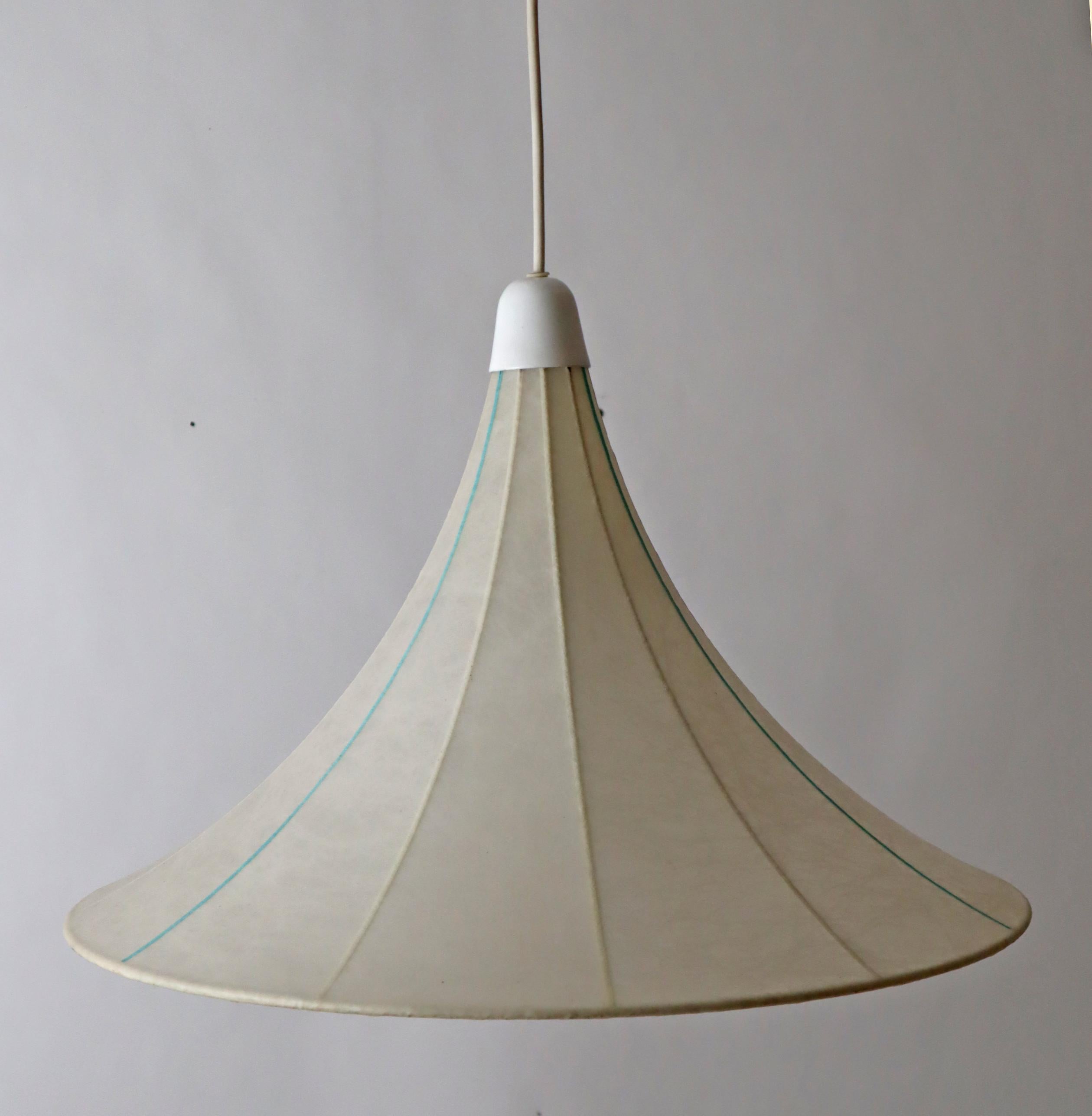 Lampada a sospensione Cocoon a forma di tulipano realizzata con strisce turchesi in vendita 1