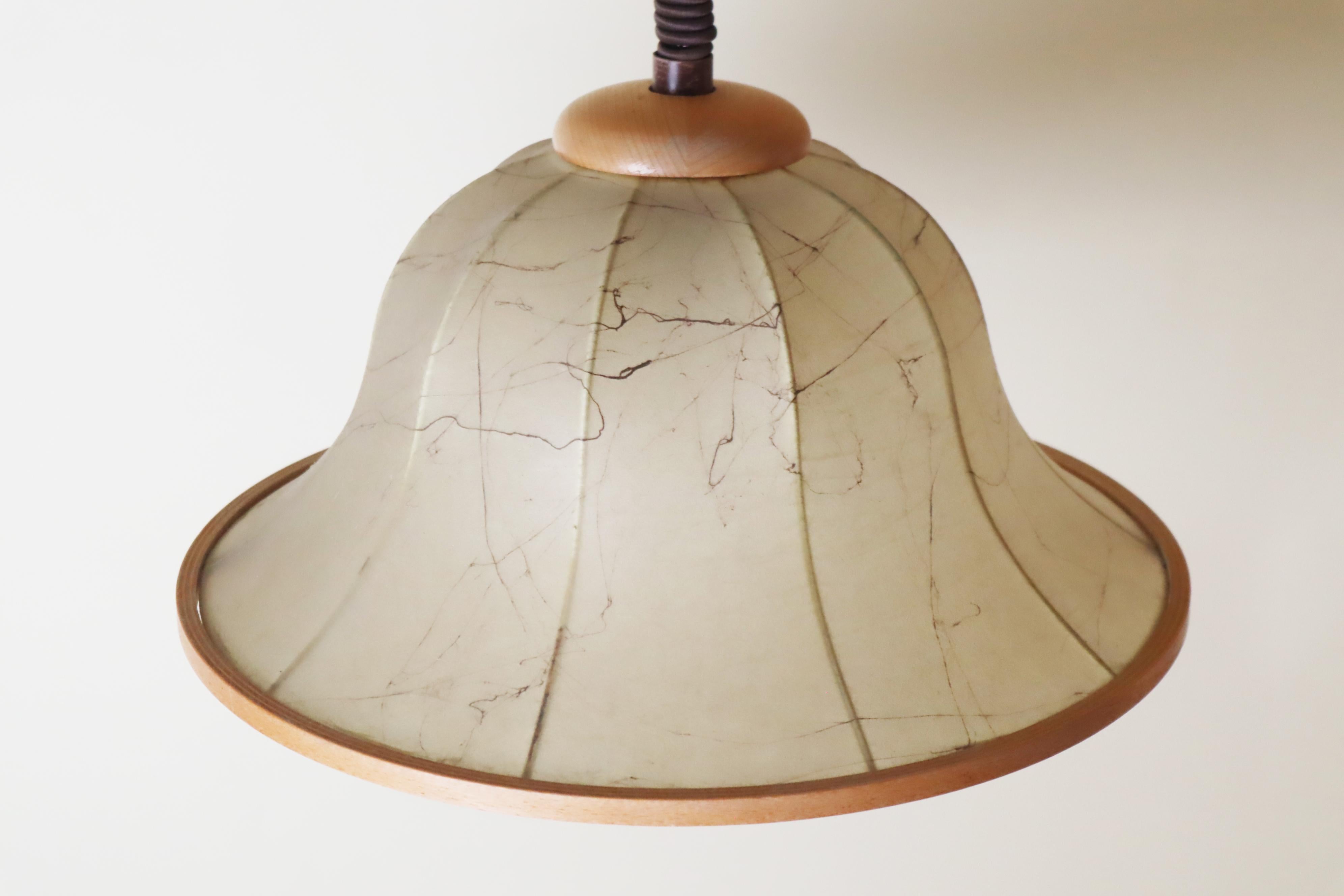 Fatto a macchina Lampada a sospensione Cocoon in legno di faggio, regolabile in altezza in vendita