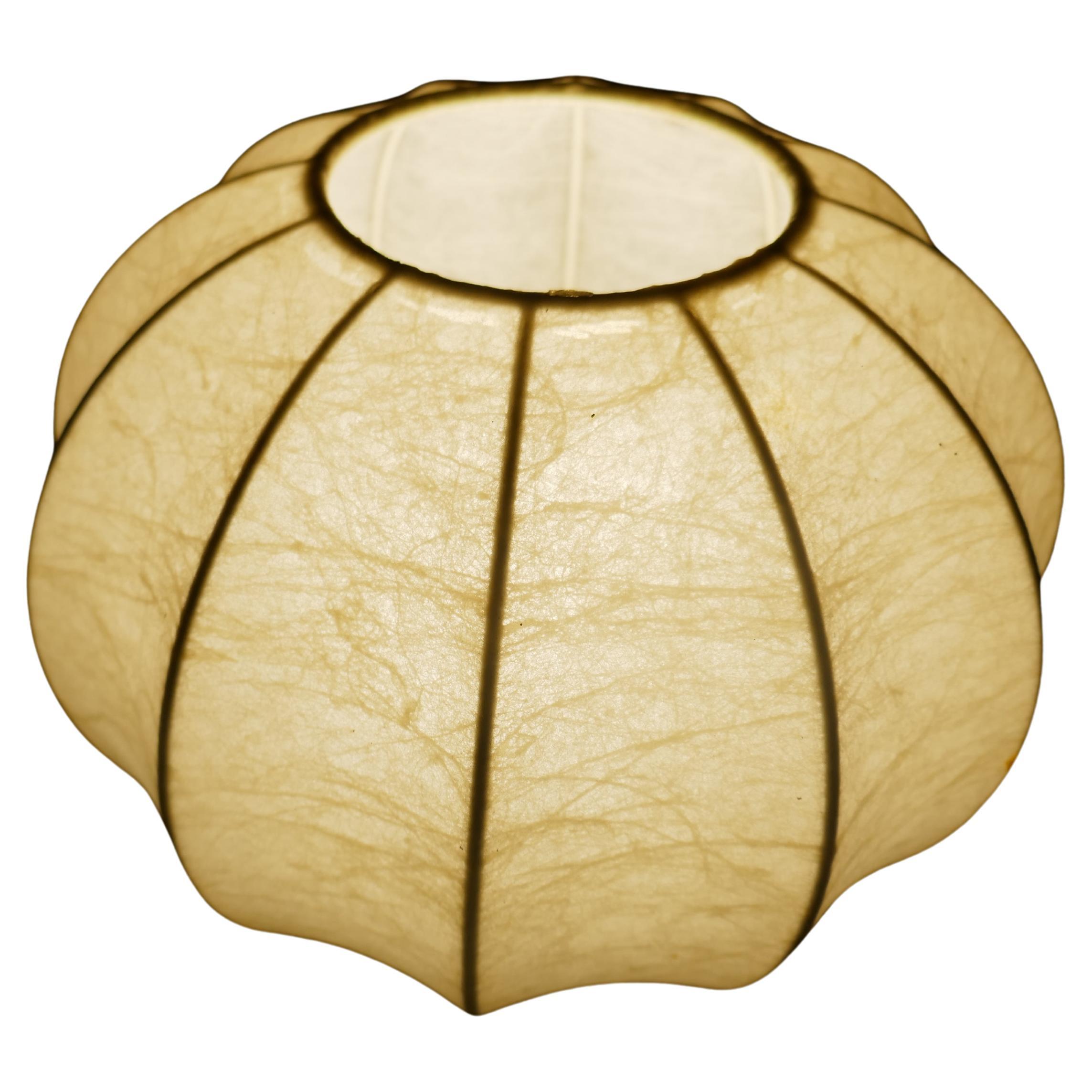 Cocoon lamp by Eisenkeil licht studio.
Defect: hole as shown in the photo.
Thank you