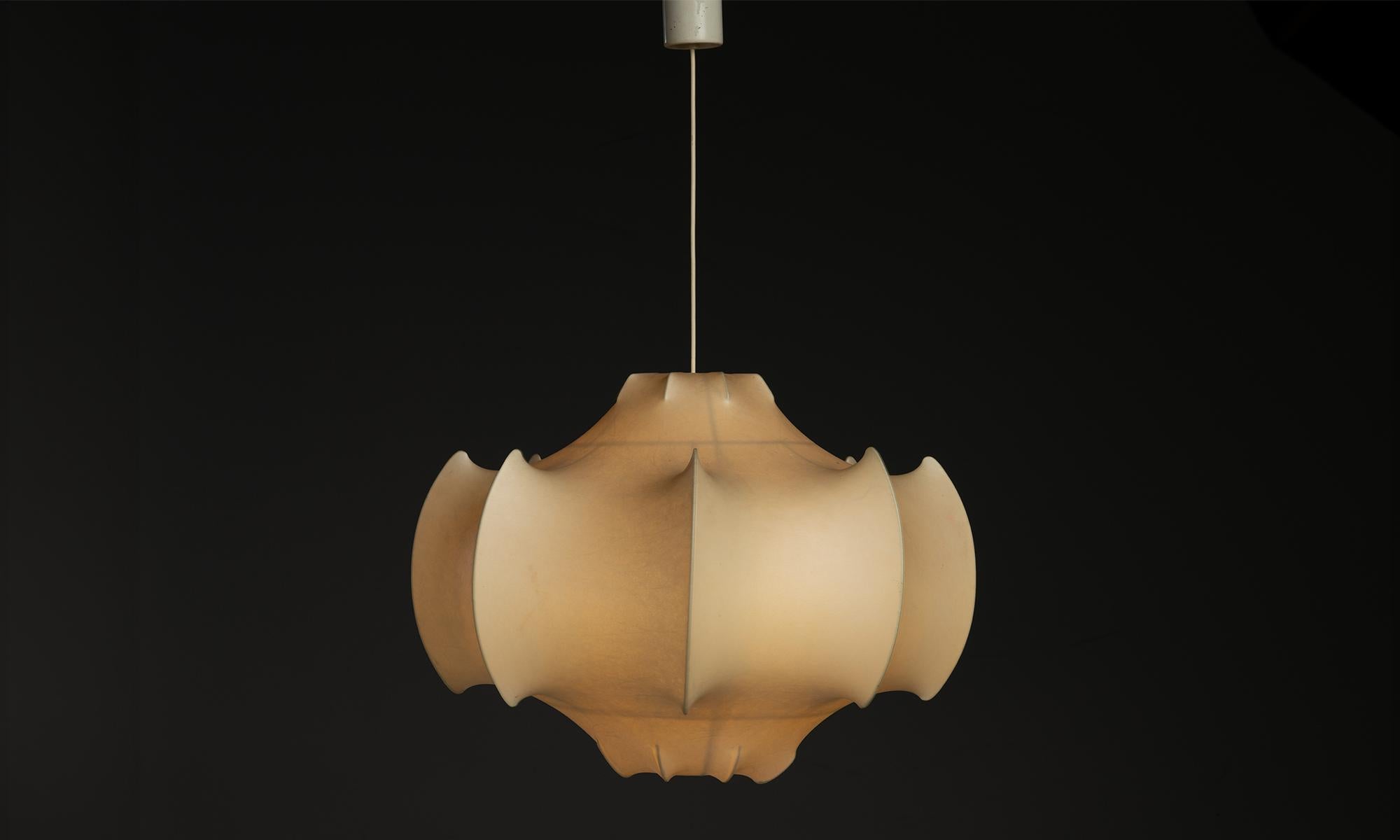 Cocoon Pendant by Castiglioni

Italy circa 1960

Designed by Achille Castiglioni and Pier Giacomo Castiglione, with internal steel structure and transparent resin cocoon.

29”dia x 18”h ( fixture ) x 45”h (overall)