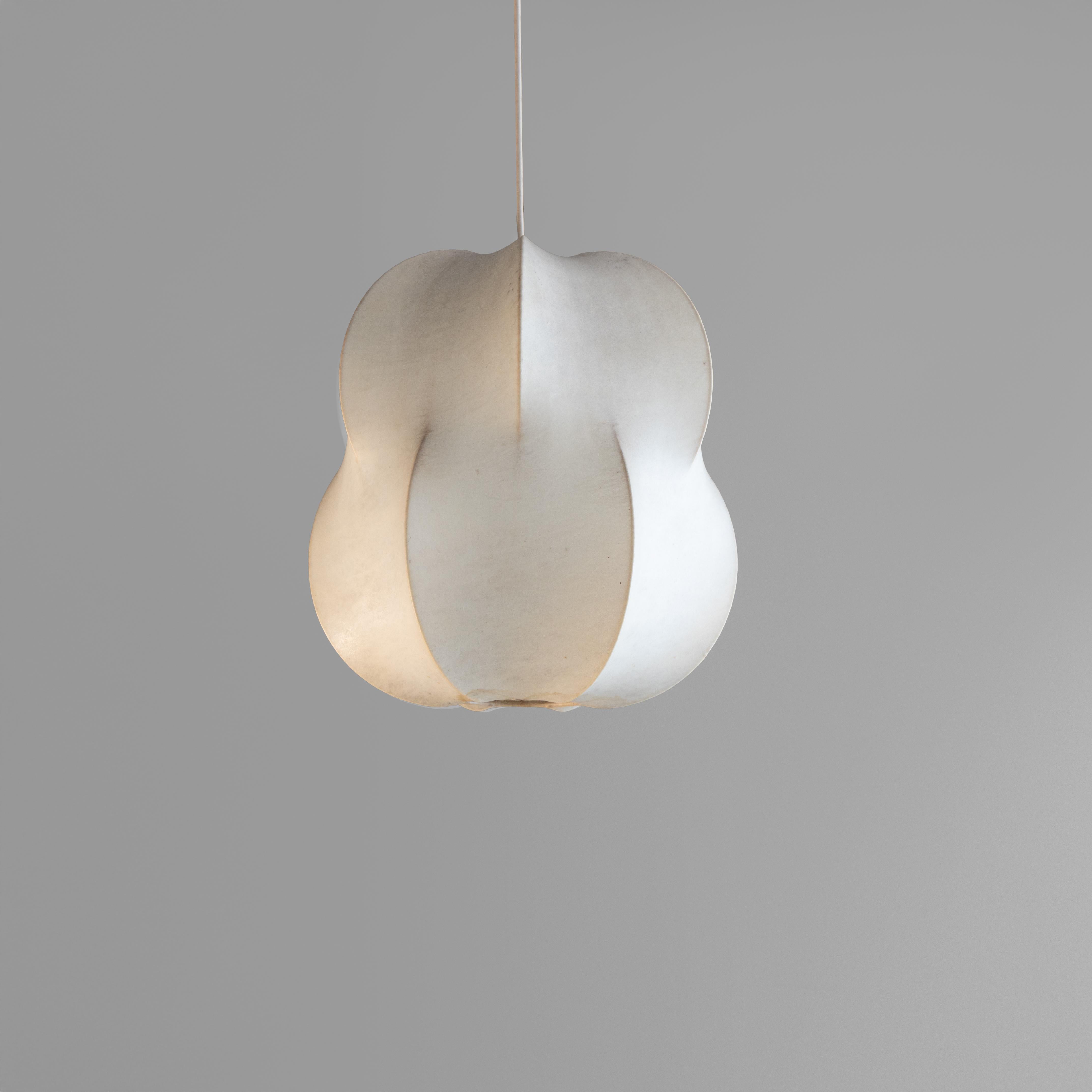 Lámpara colgante Cocoon 1960, estilo de mediados de siglo Italiano en venta