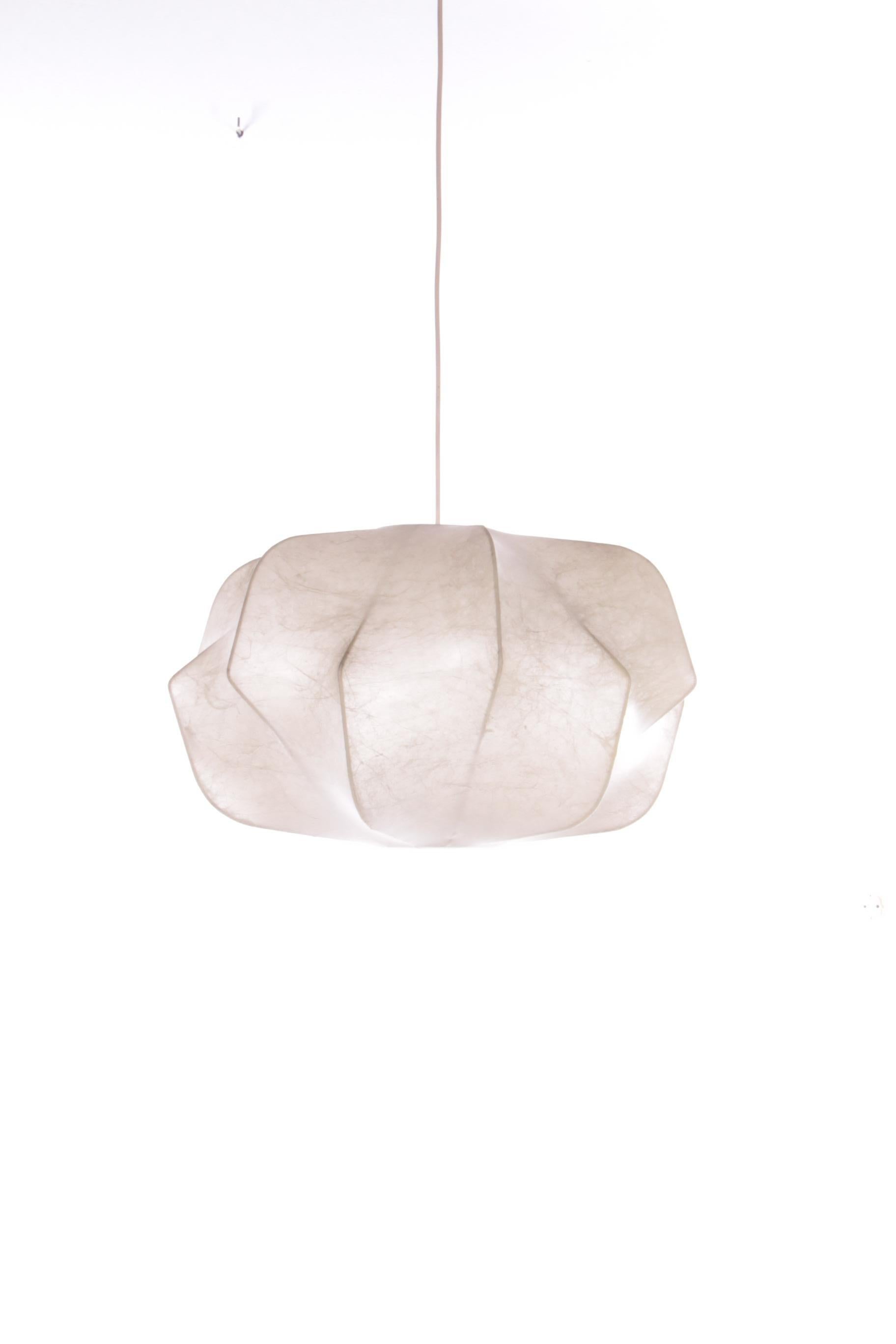 Cocoon pendant lamp by Achille Castiglioni for Flos, 1960s

This is a beautiful bulb lamp or
Cocoon pendant lamp by A.C. for Flos
The main feature of this iconic pendant lamp by architect C. is the new material used to make it. The frame is