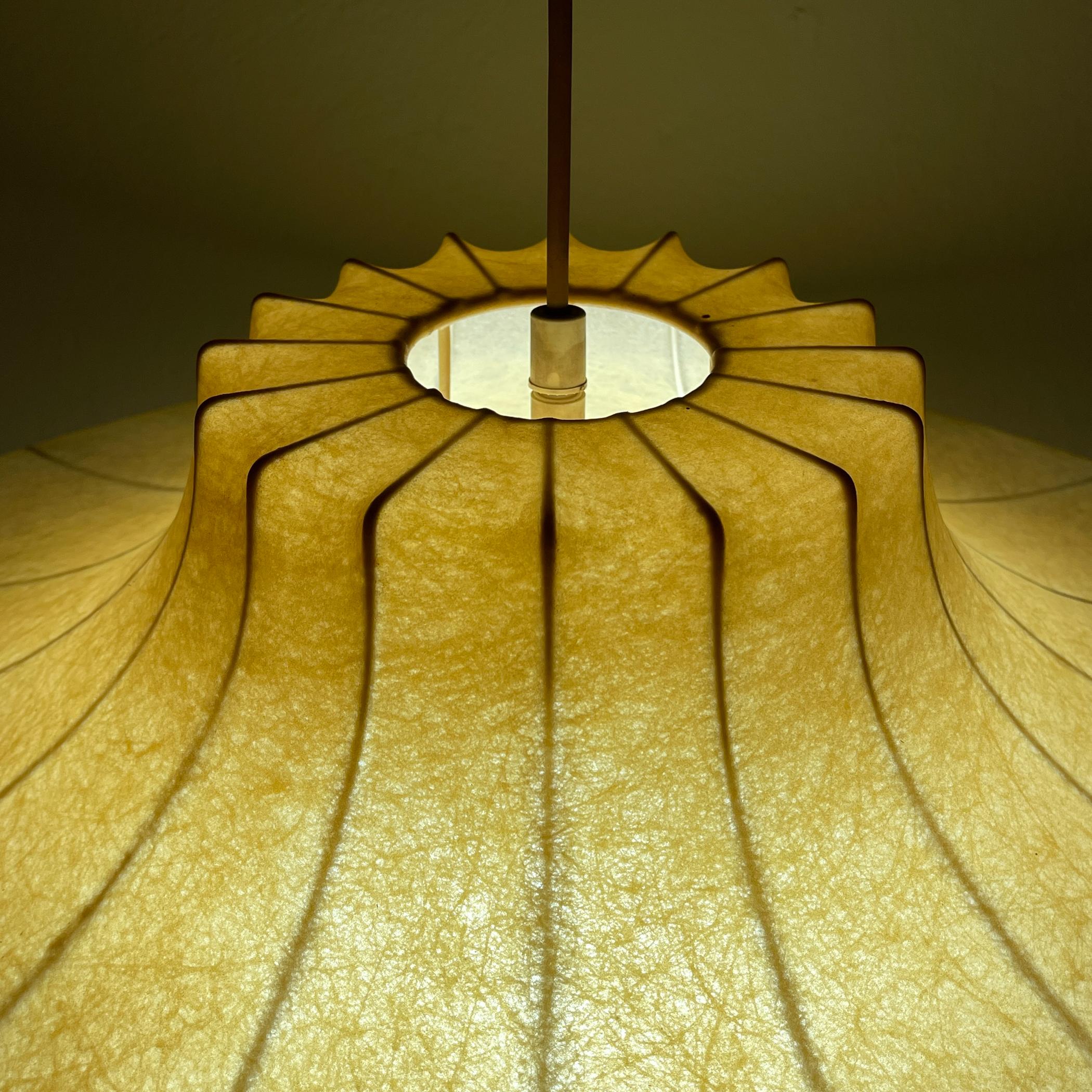 Cocoon-Pendelleuchte von Achille & Pier Castiglioni für Flos, Italien, 1960er Jahre (Italienisch) im Angebot