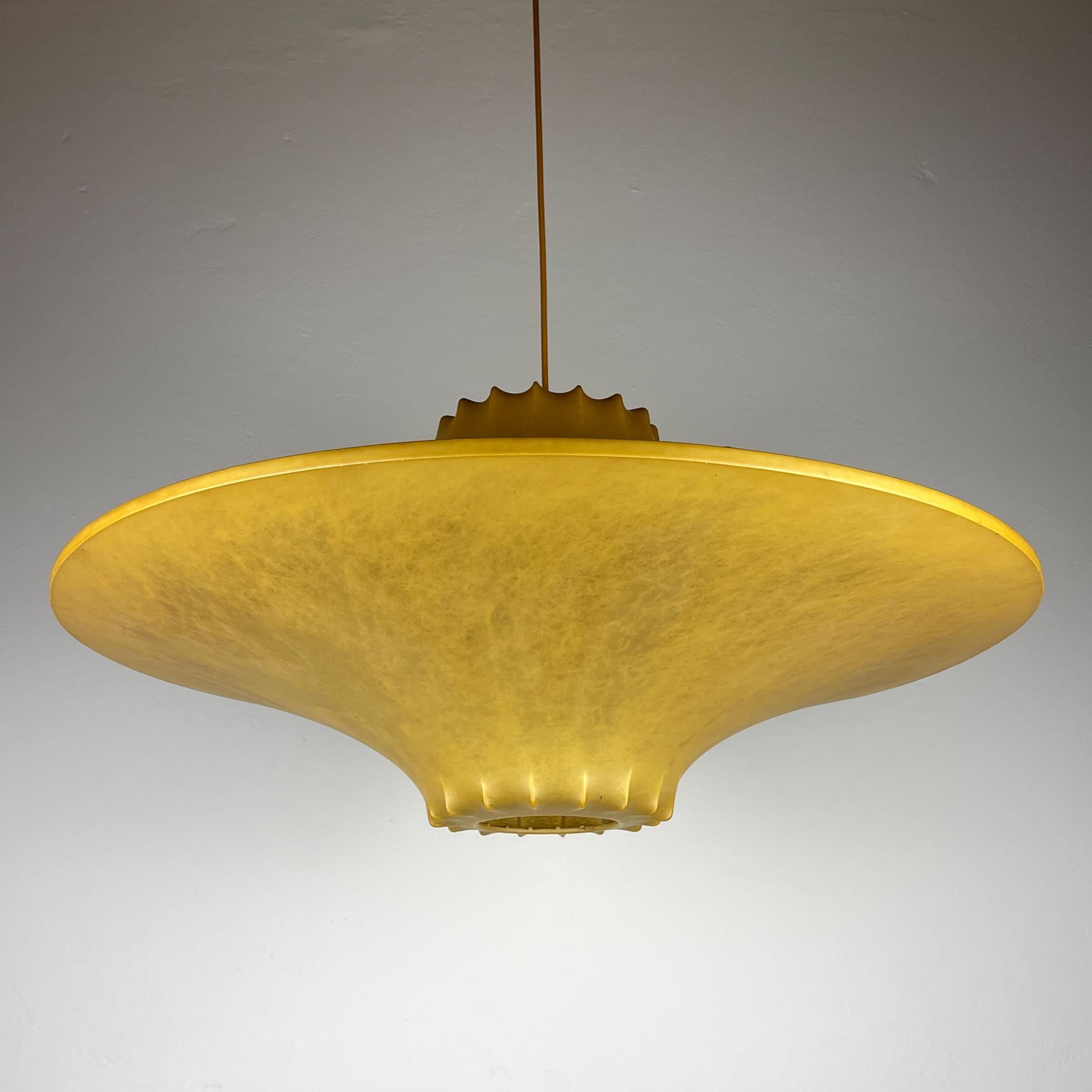 Cocoon-Pendelleuchte von Achille & Pier Castiglioni für Flos, Italien, 1960er Jahre (20. Jahrhundert) im Angebot