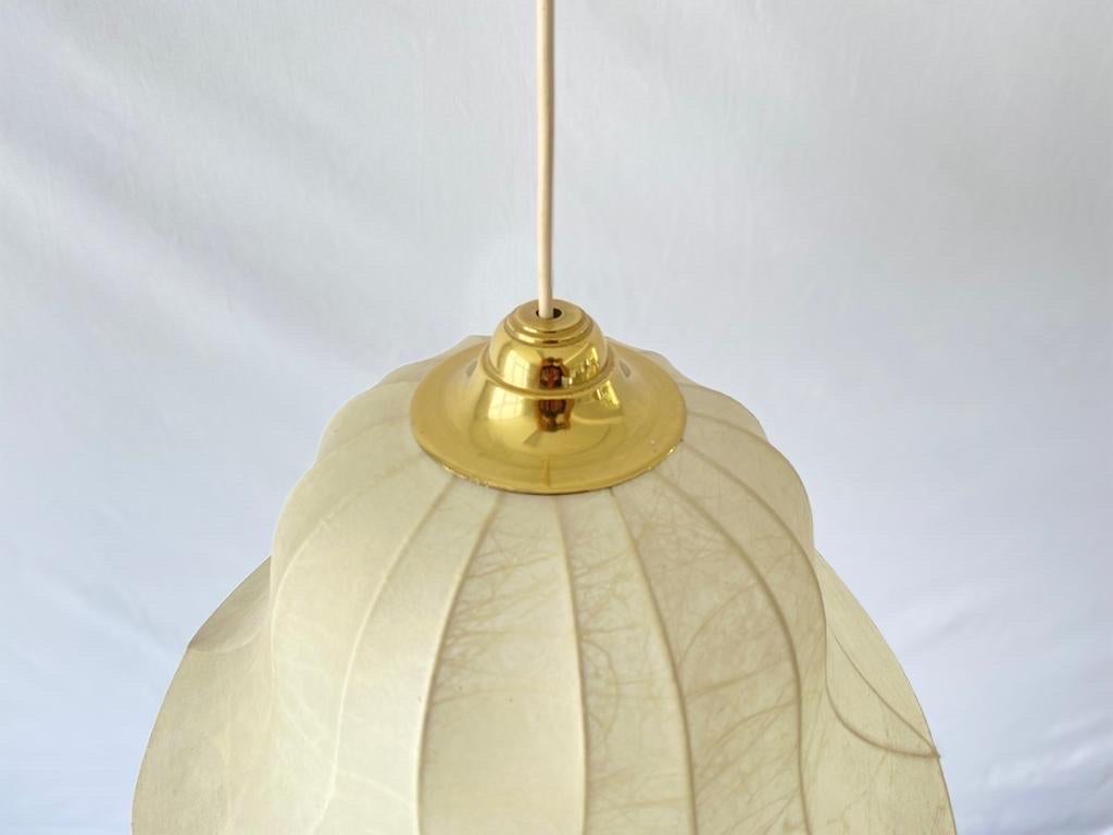 Cocoon pendant lamp by Goldkant, 1960s, Germany


Lampshade is in very good vintage condition.

This lamp works with E27 light bulbs. 
Wired and suitable to use with 220V and 110V for all countries.

Measurements:
Height: 90 cm
Lampshade diameter