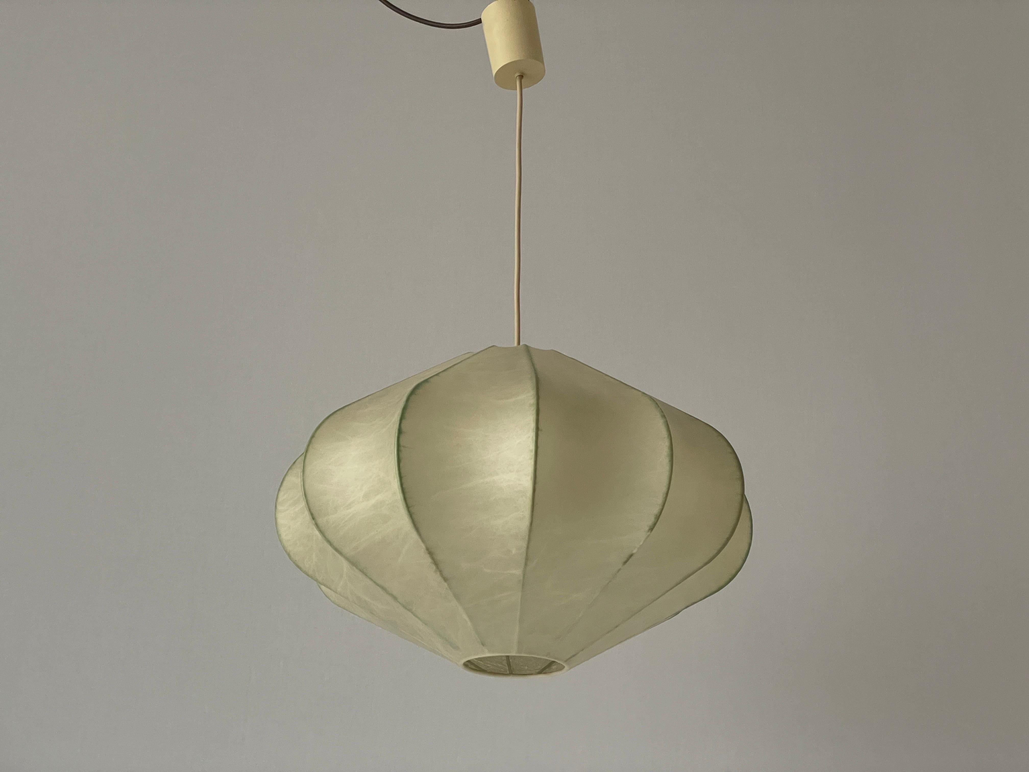 Lampe à suspension cocon par Goldkant, années 1960, Allemagne Excellent état - En vente à Hagenbach, DE