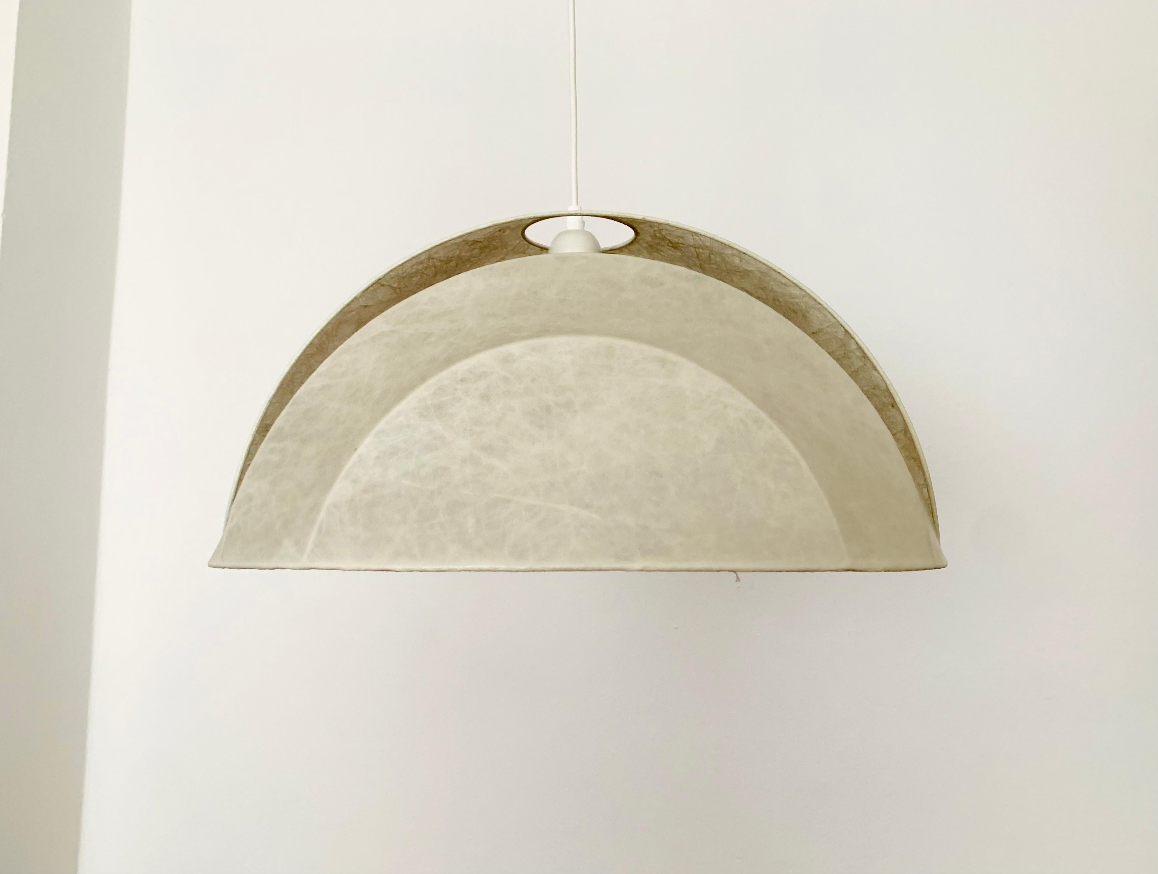 Very nice Cocoon pendant lamp from the 1960s.
Wonderful and contemporary design.
A highlight for every room.
The unusual shape creates a particularly cozy light.

Condition:

Very good vintage condition with minimal signs of wear consistent